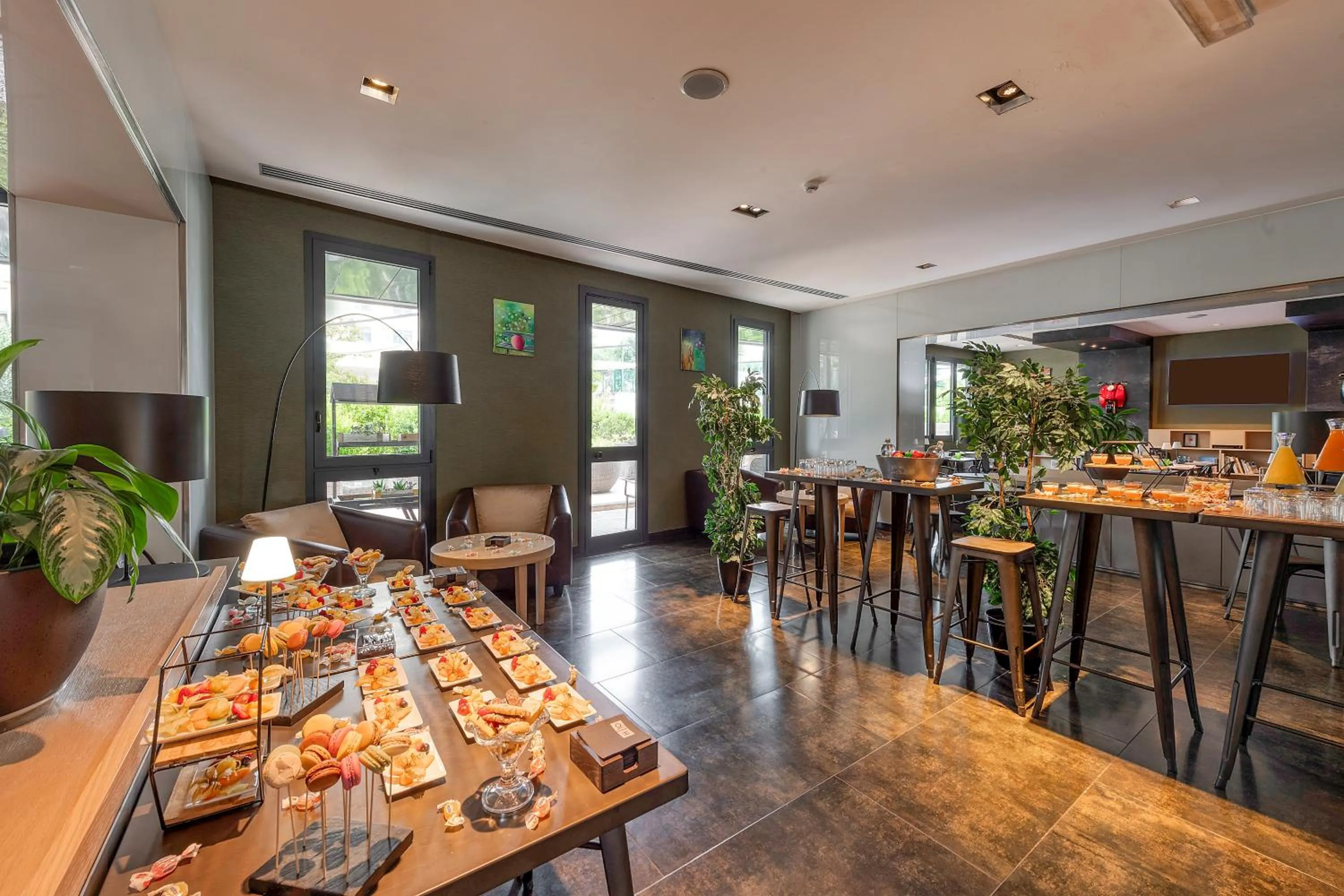 Lounge or bar in H10 Roma Città