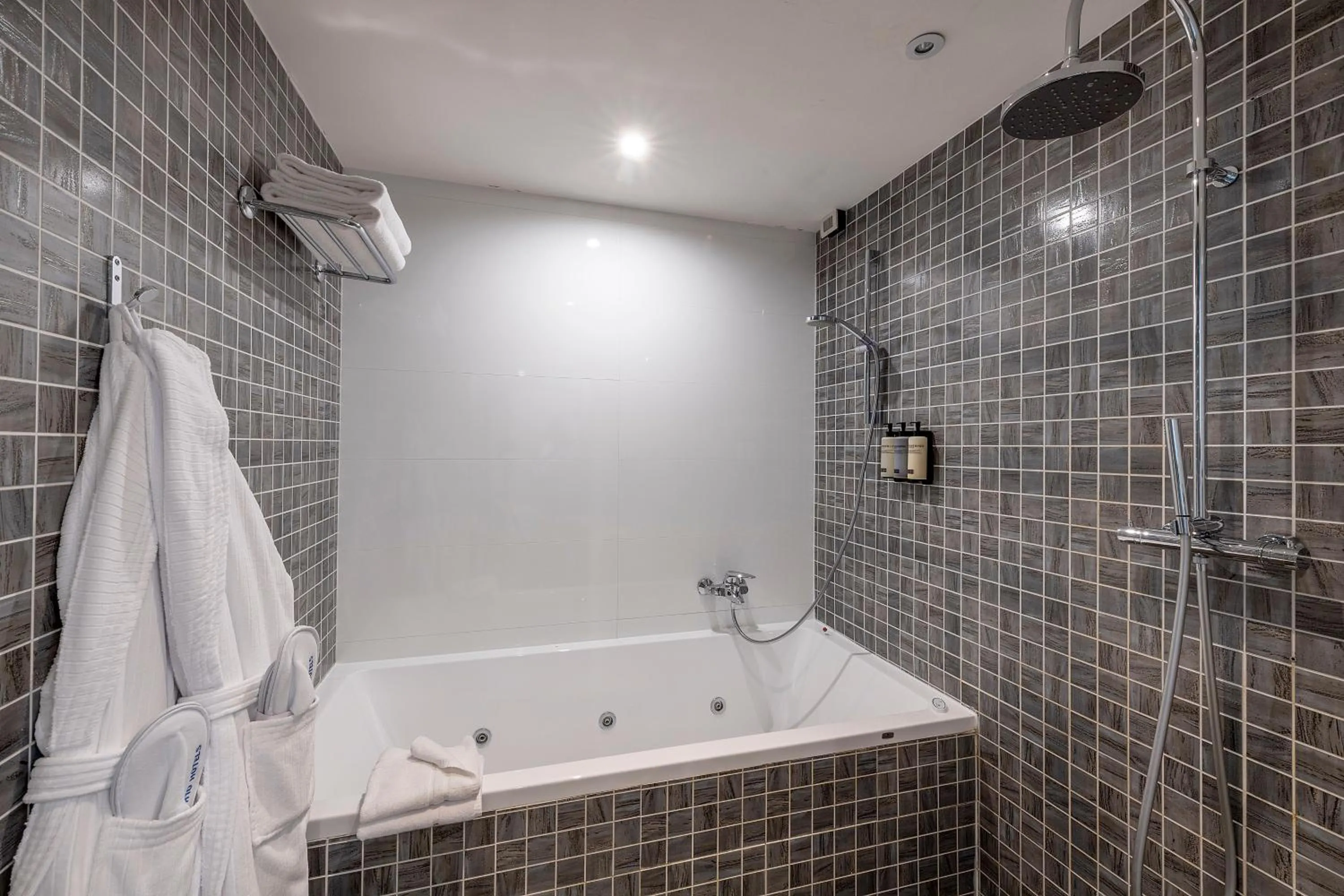 Bathroom in H10 Roma Città