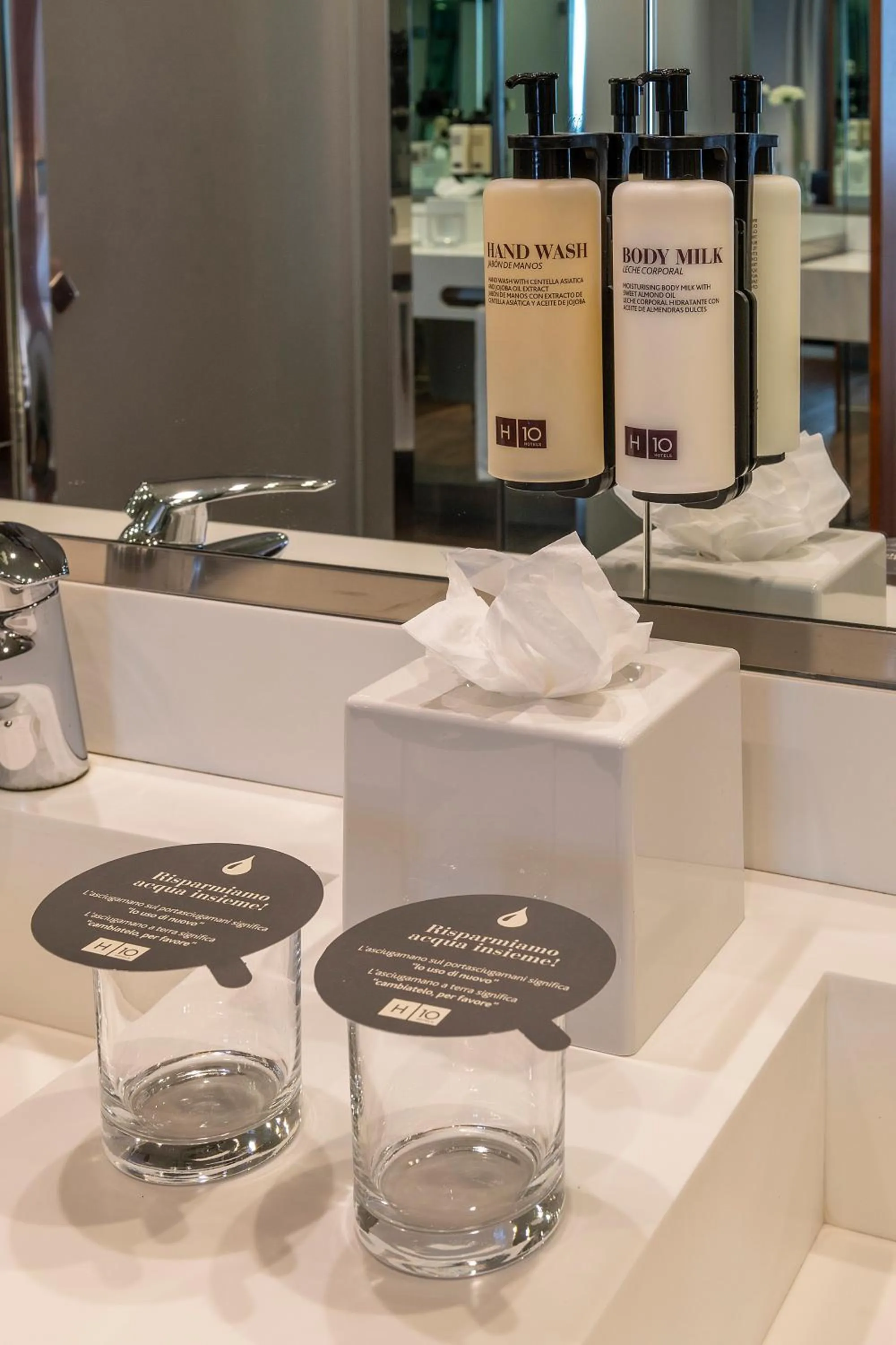 Bathroom in H10 Roma Città