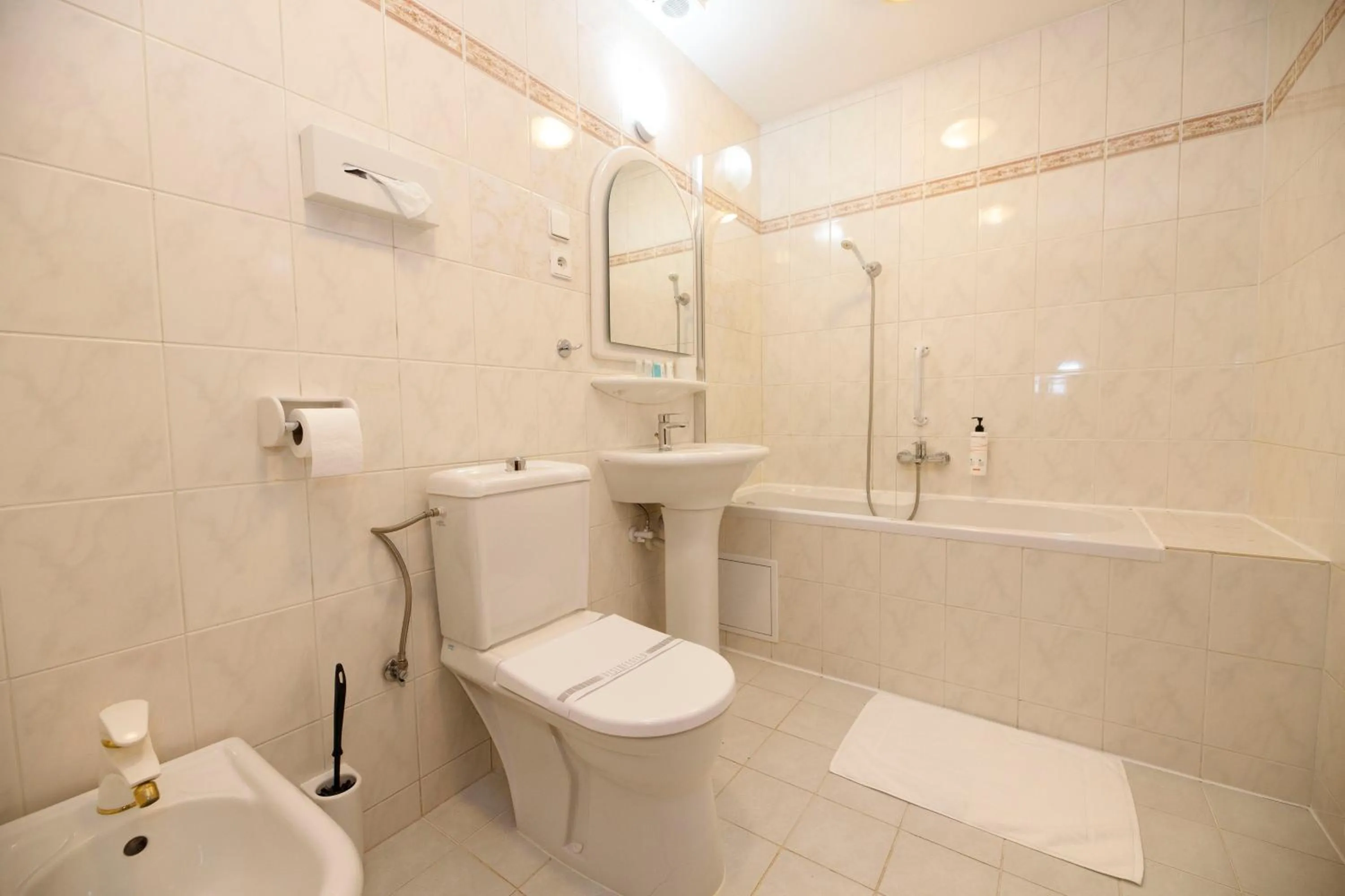 Shower in Hotel Radnice