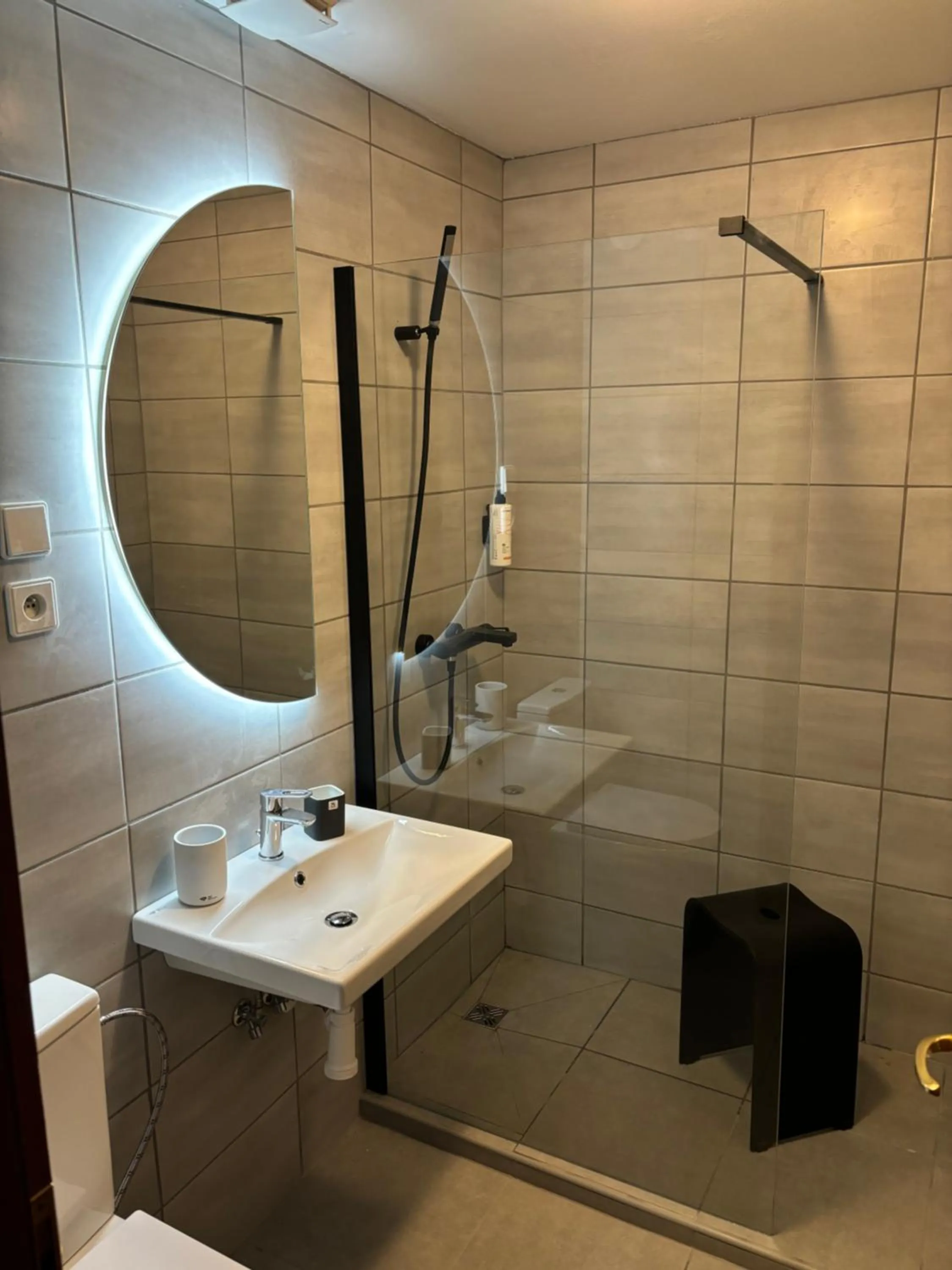 Shower in Hotel Radnice