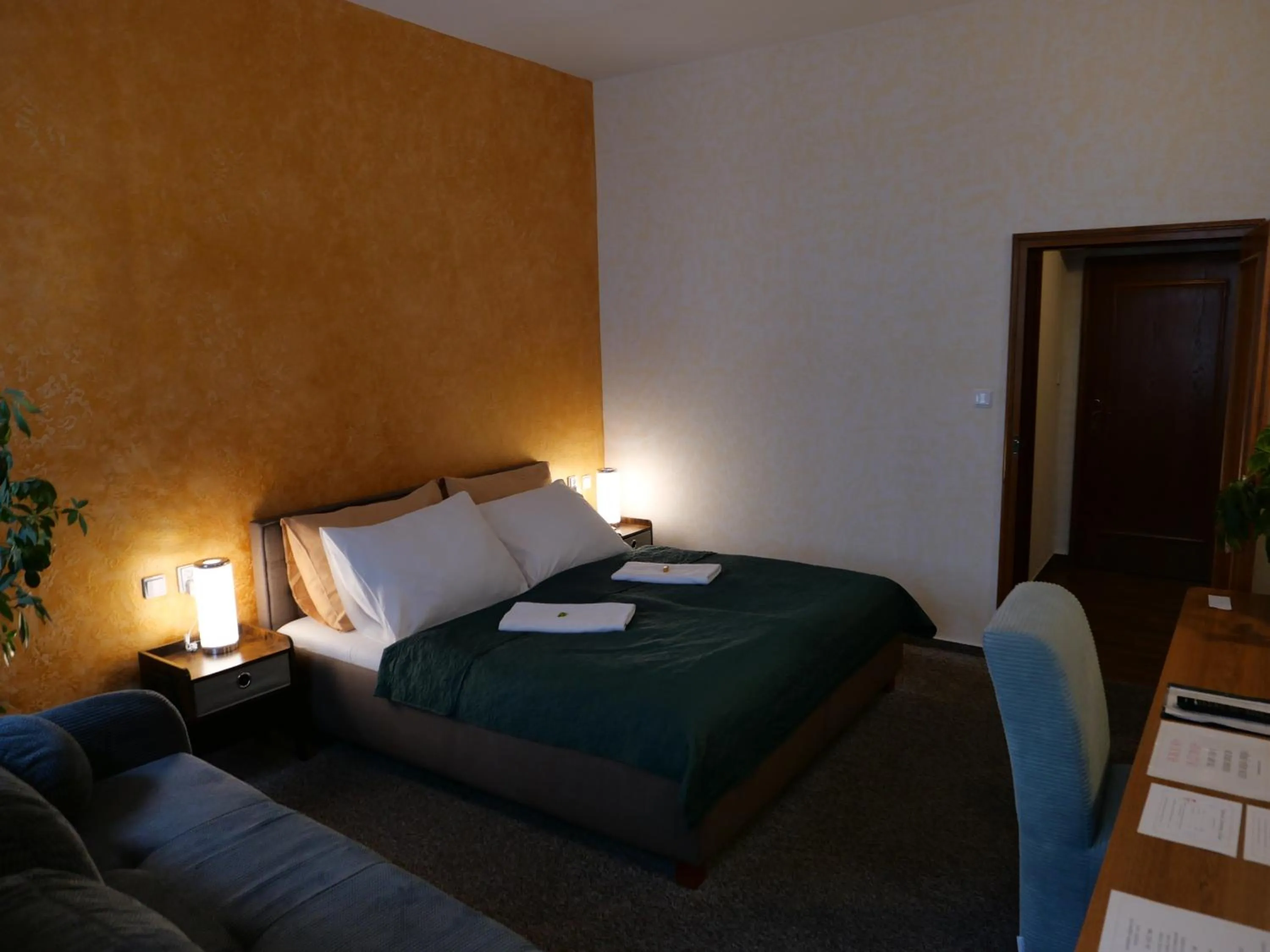 Property building, Bed in Hotel Radnice