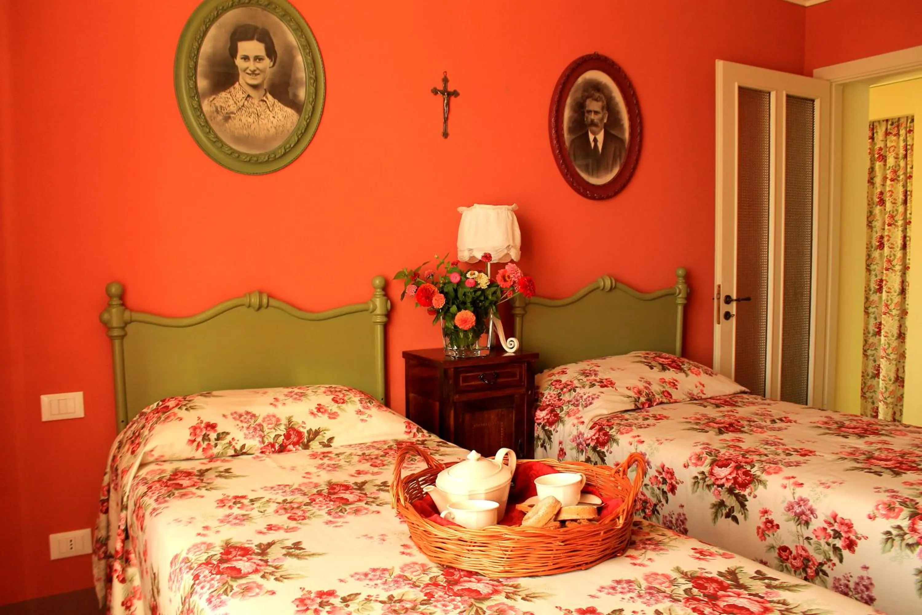 Bedroom, Bed in LA CUCCAGNA DI DON BOSCO - No landlords and neighbours - Absolute privacy!