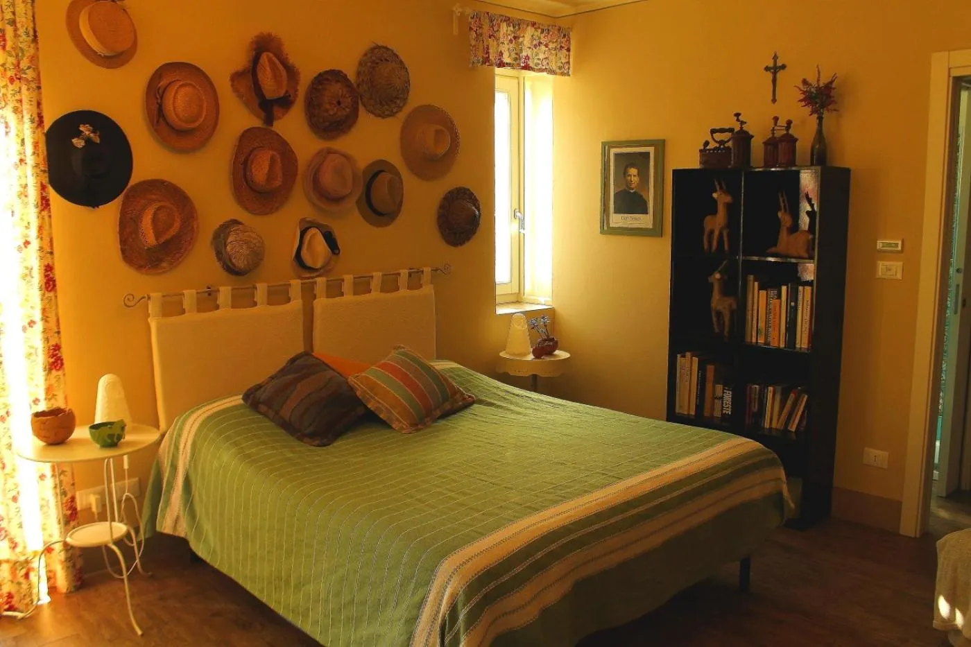 Photo of the whole room, Bed in LA CUCCAGNA DI DON BOSCO - No landlords and neighbours - Absolute privacy!