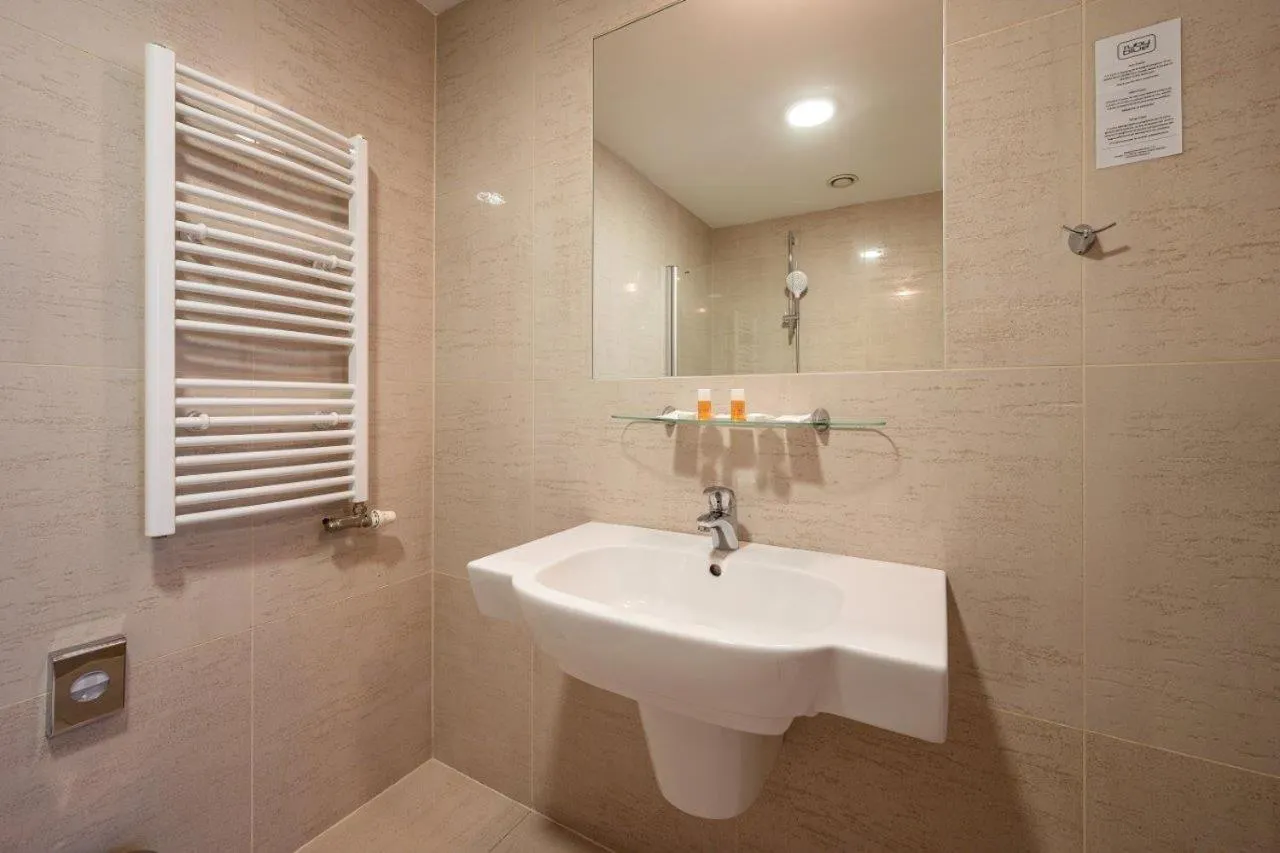 Bathroom in Ruby Blue