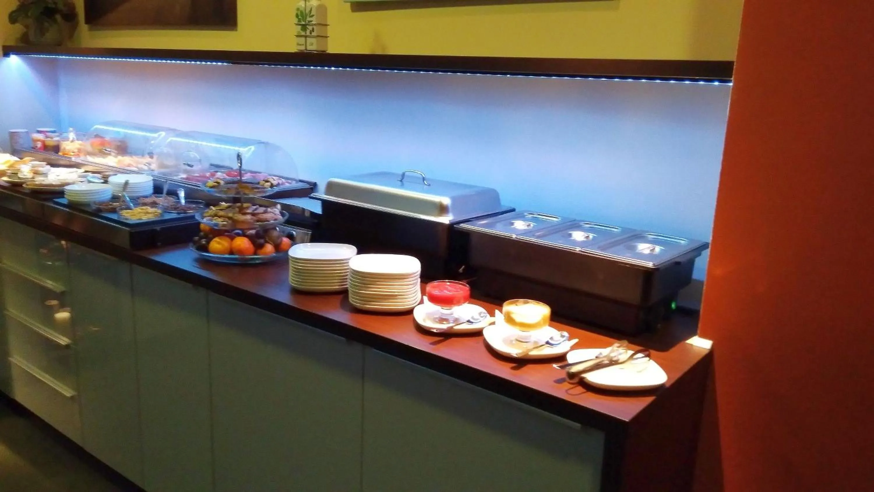 Buffet breakfast in Ruby Blue