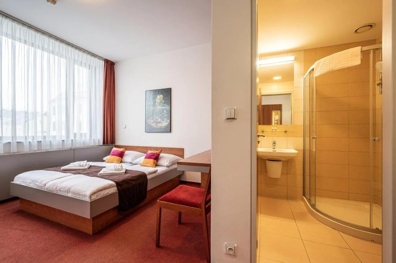 Shower, Bed in Ruby Blue