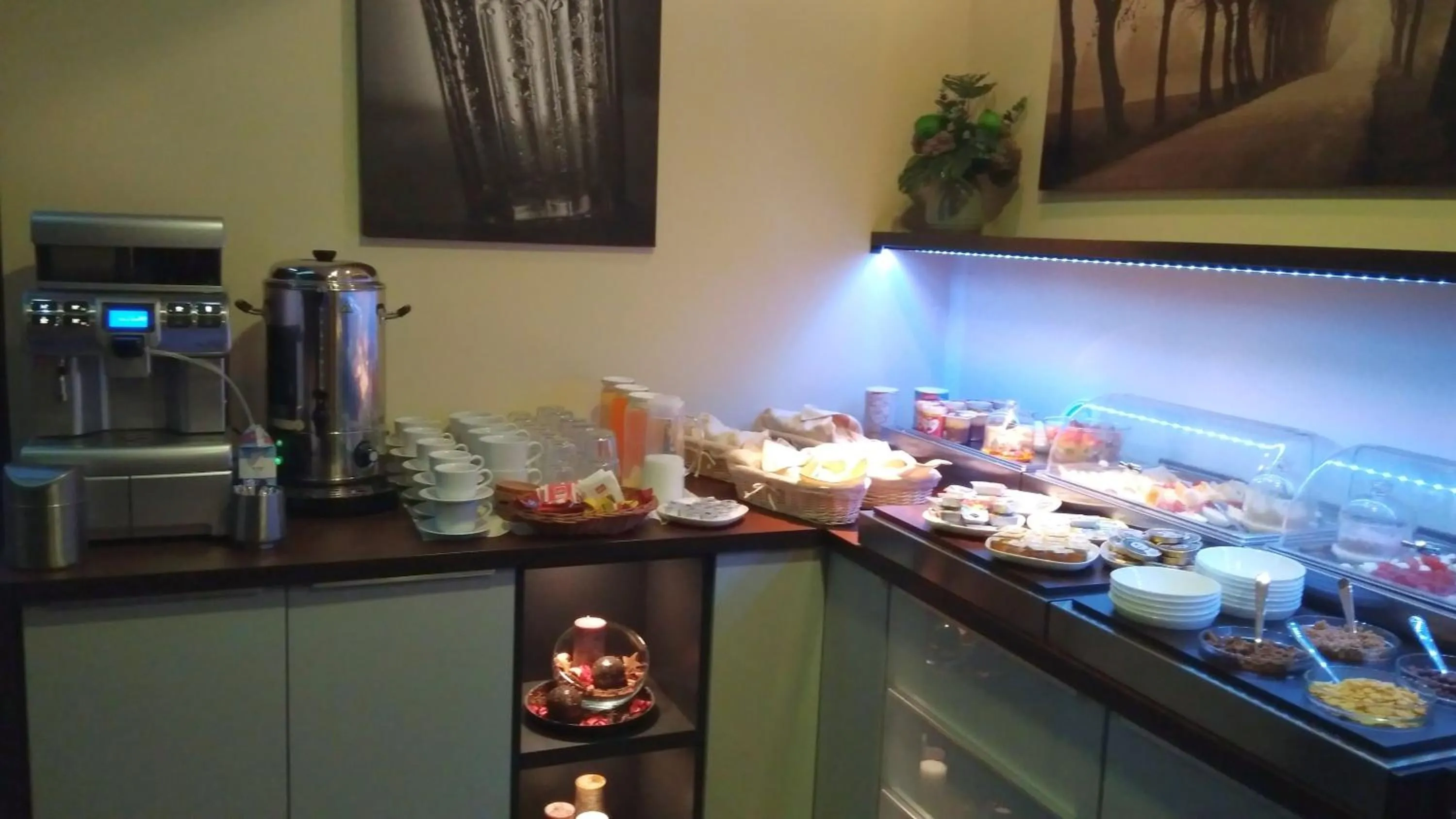 Buffet breakfast in Ruby Blue