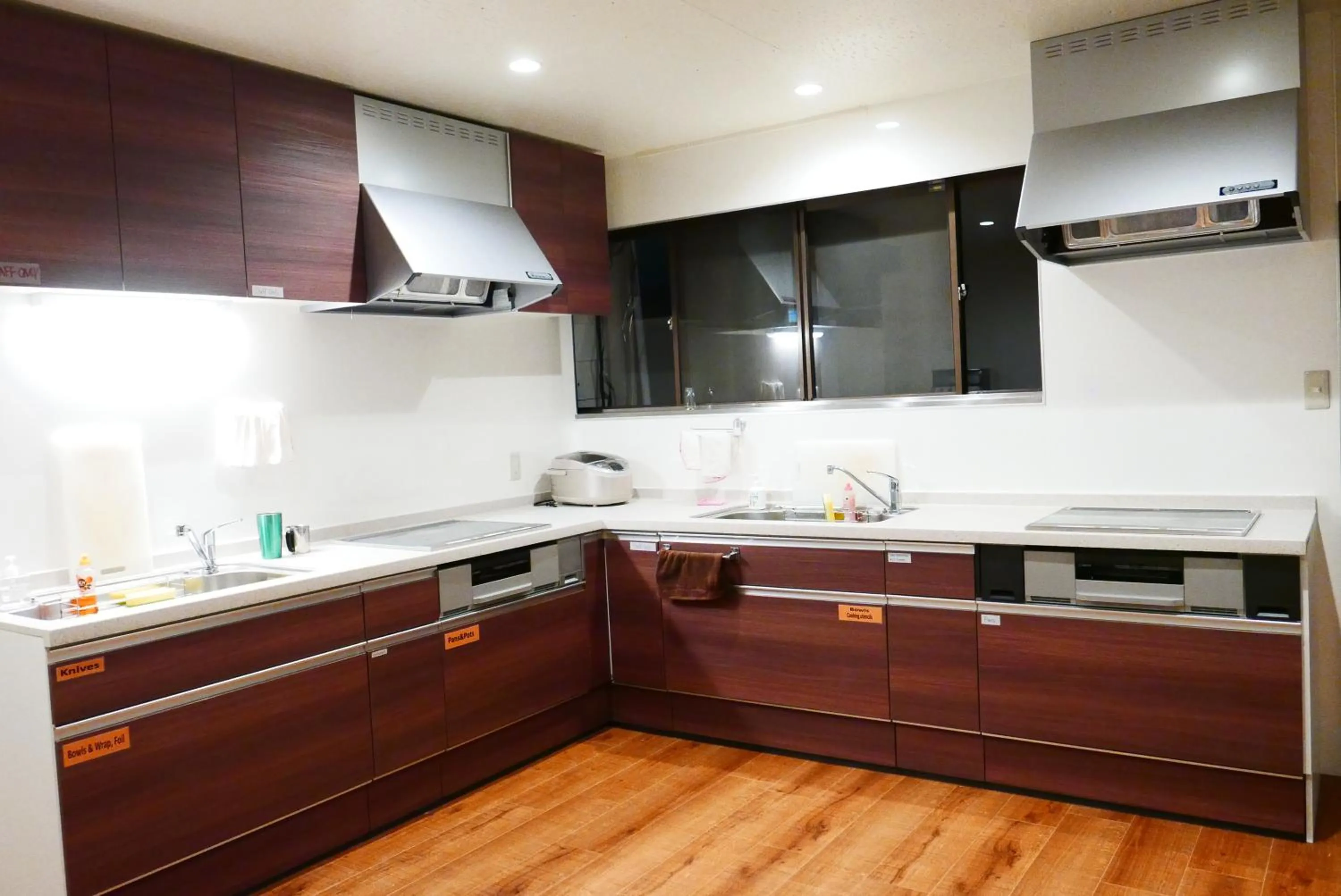 Kitchen or kitchenette in K's House Fuji View - Travelers Hostel