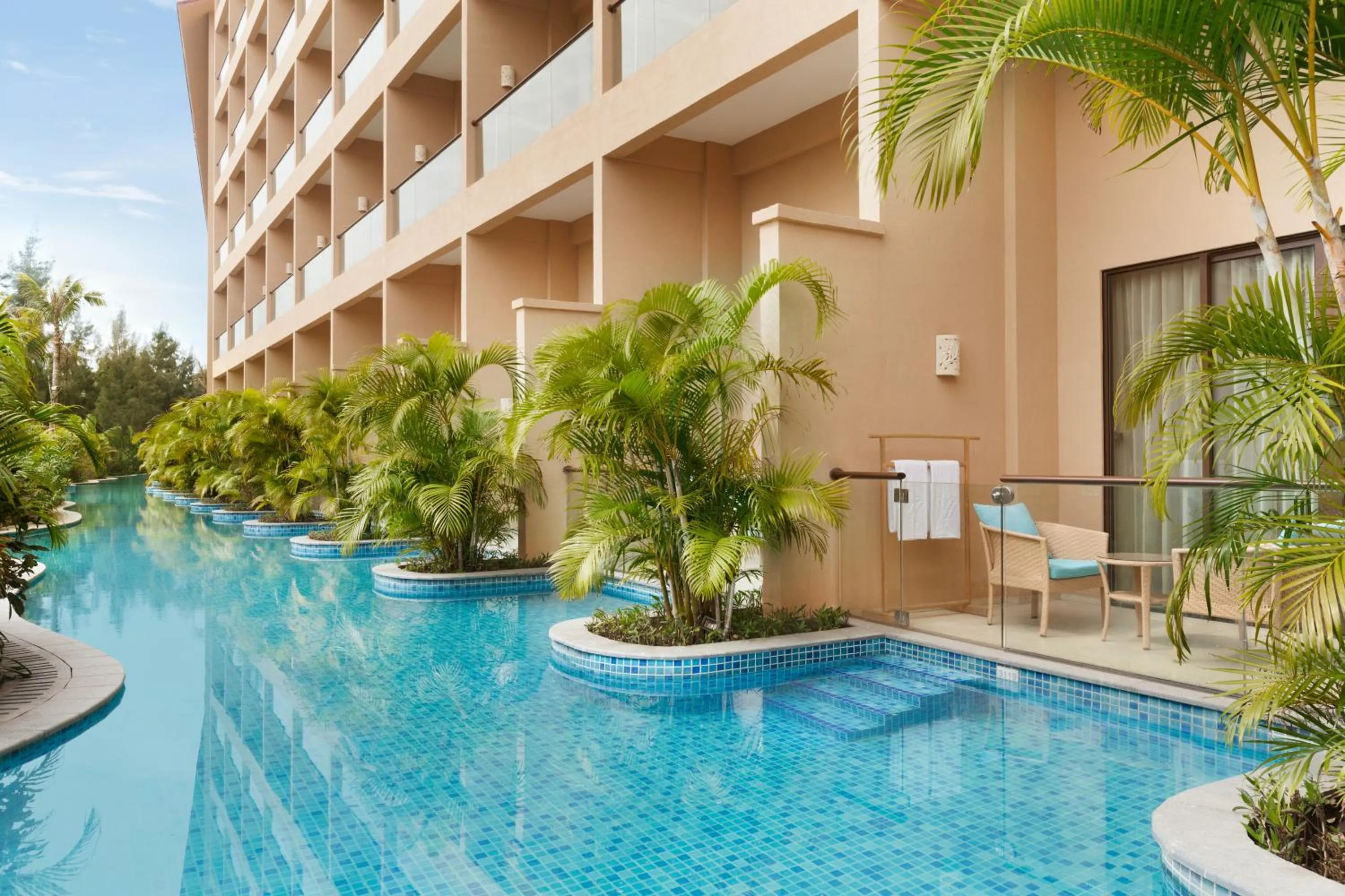 Property building, Swimming Pool in Wyndham Maoming