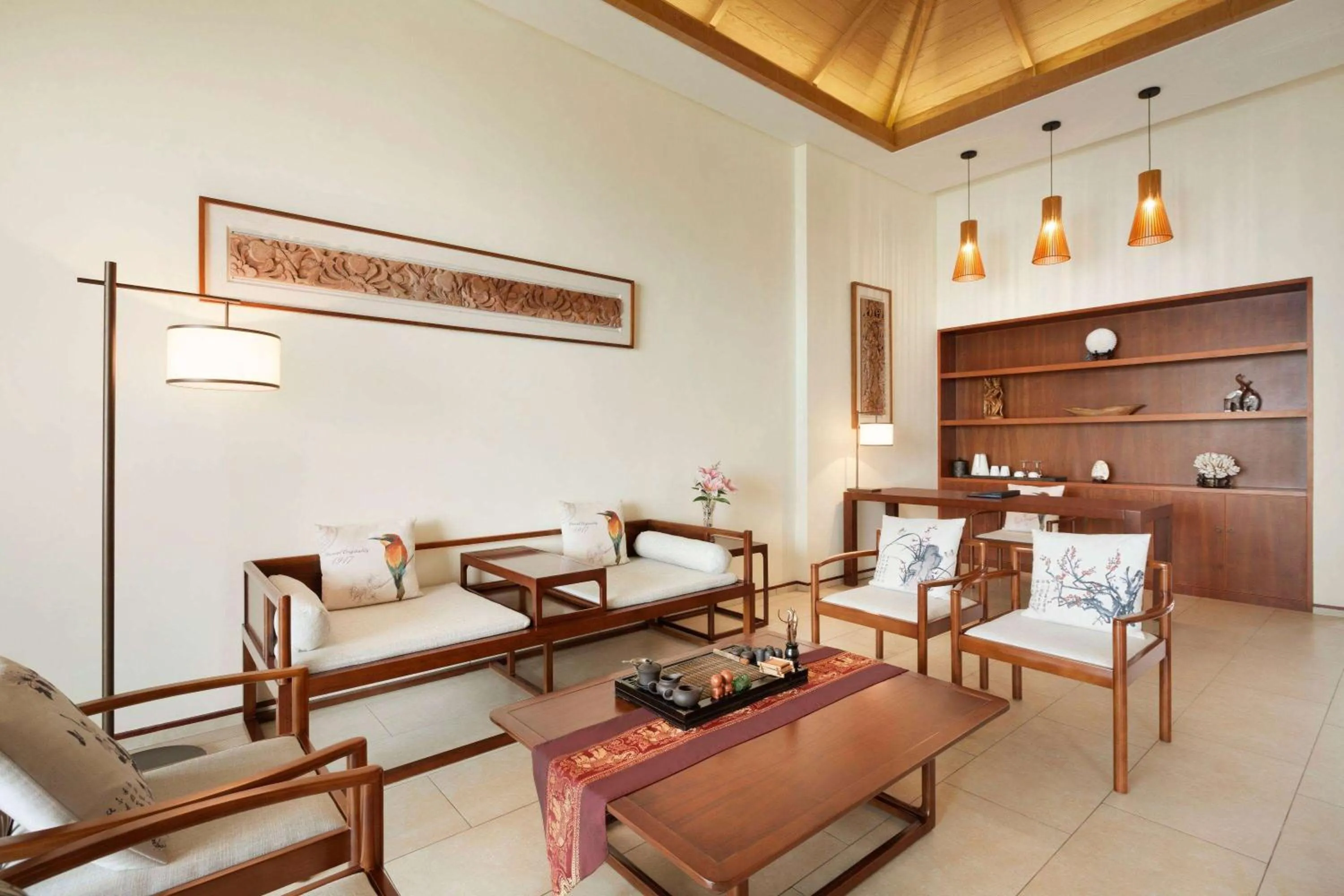 Bed, Seating Area in Wyndham Maoming