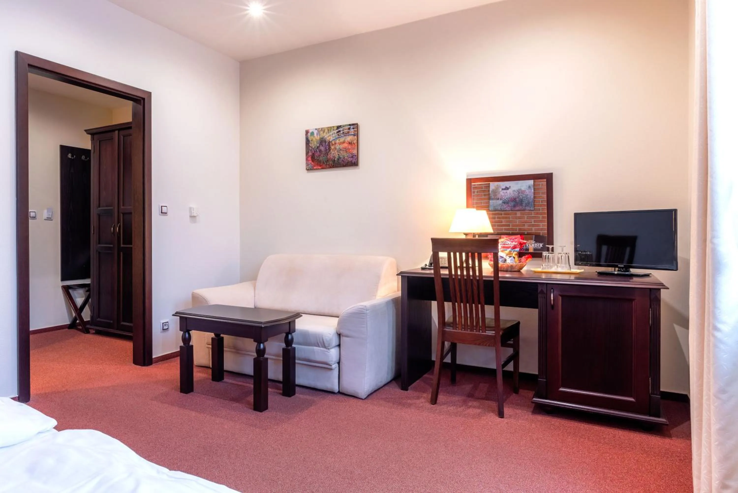 Living room, Bed in Hotel Purkmistr