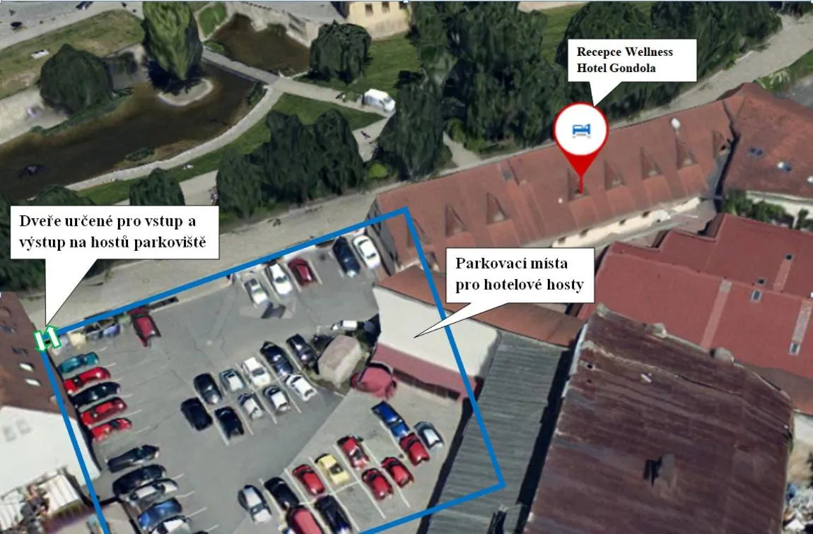 Parking in Wellness Hotel Gondola