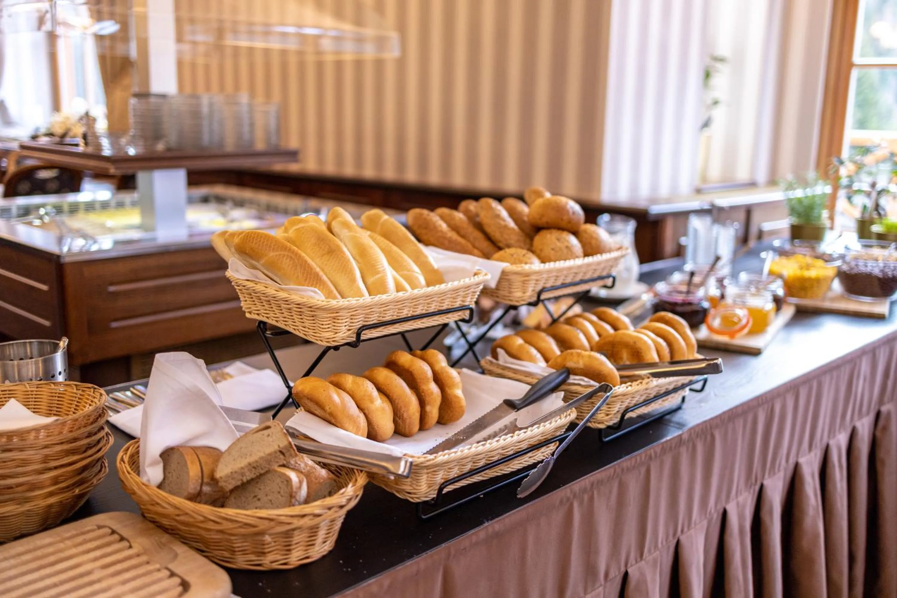 Buffet breakfast in Hotel Zátiší