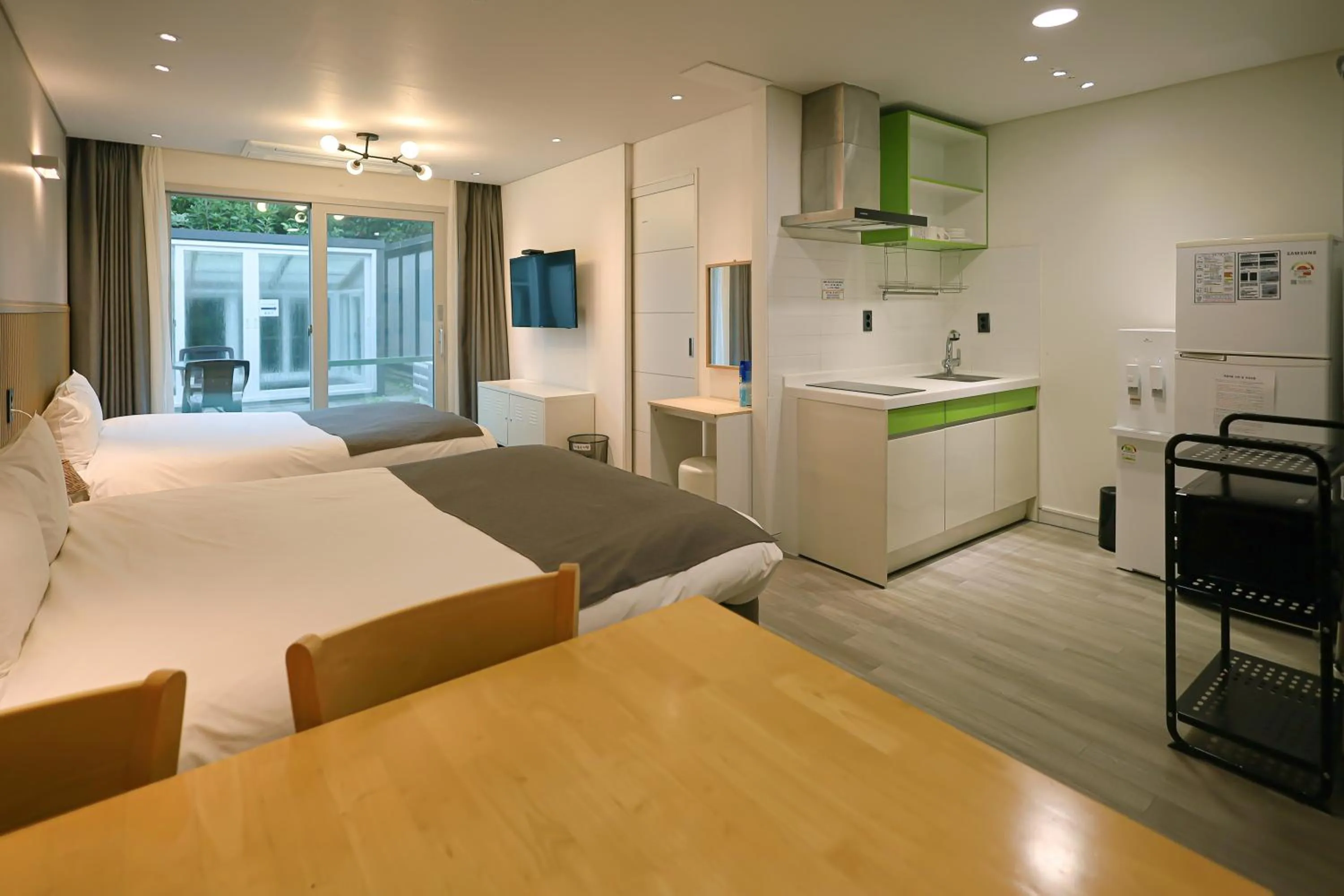 Photo of the whole room, Bed in Pool and Villa Sorang