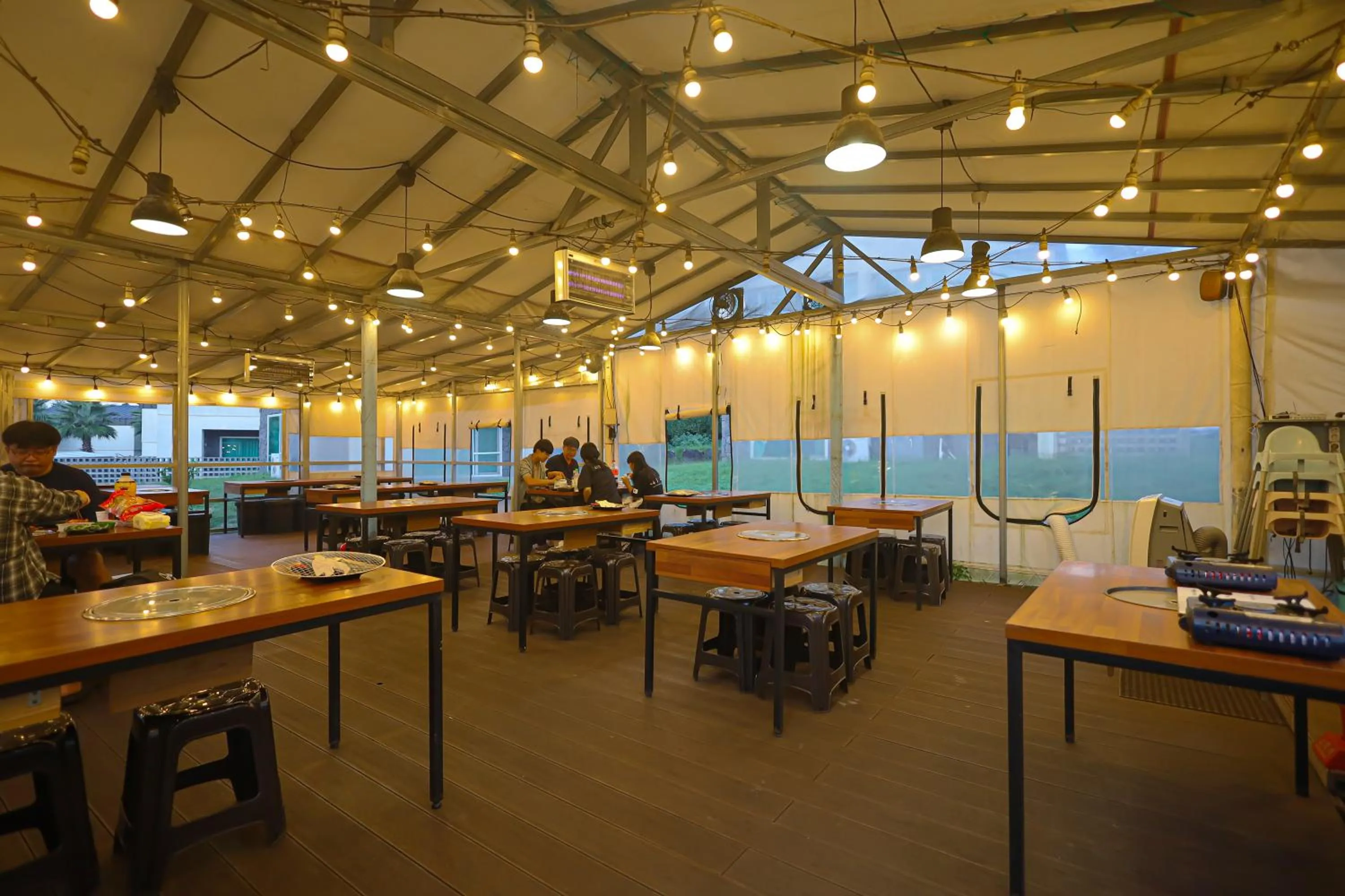 BBQ facilities in Pool and Villa Sorang