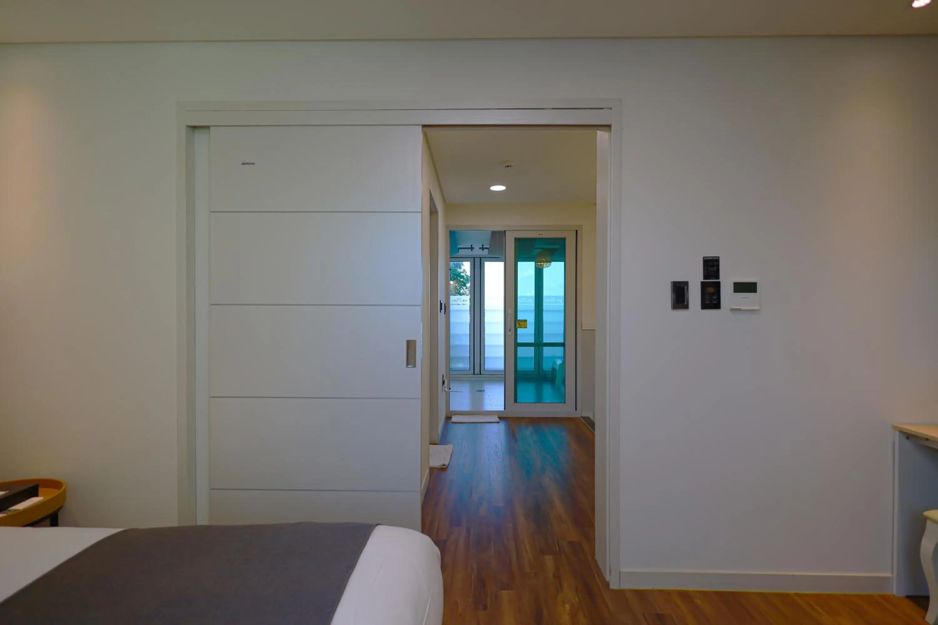 Photo of the whole room, Bed in Pool and Villa Sorang