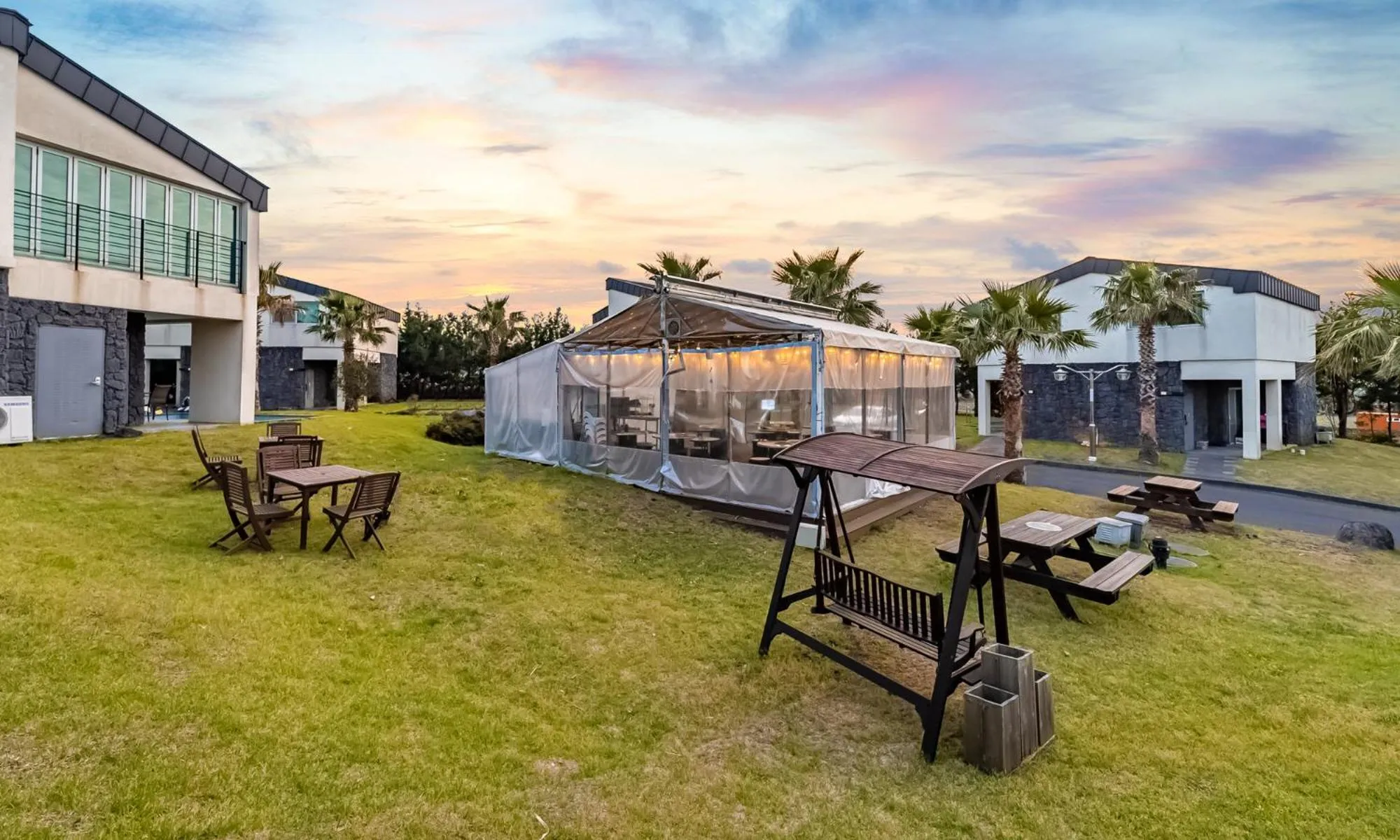 Garden in Pool and Villa Sorang
