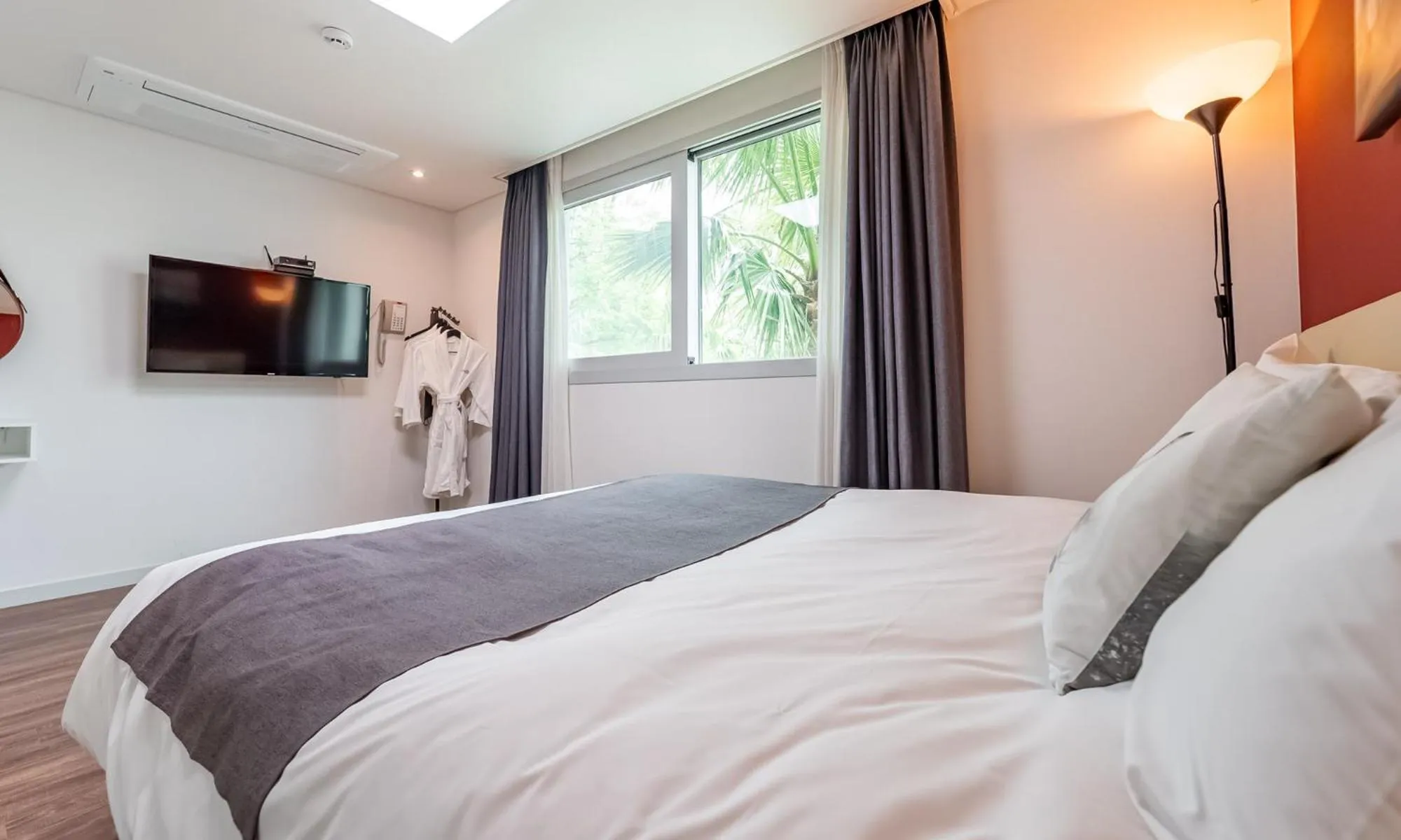 Bed in Pool Villa Sorang