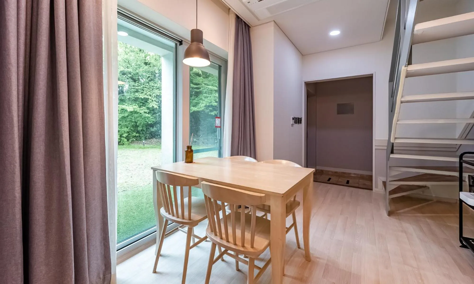 Dining Area in Pool Villa Sorang