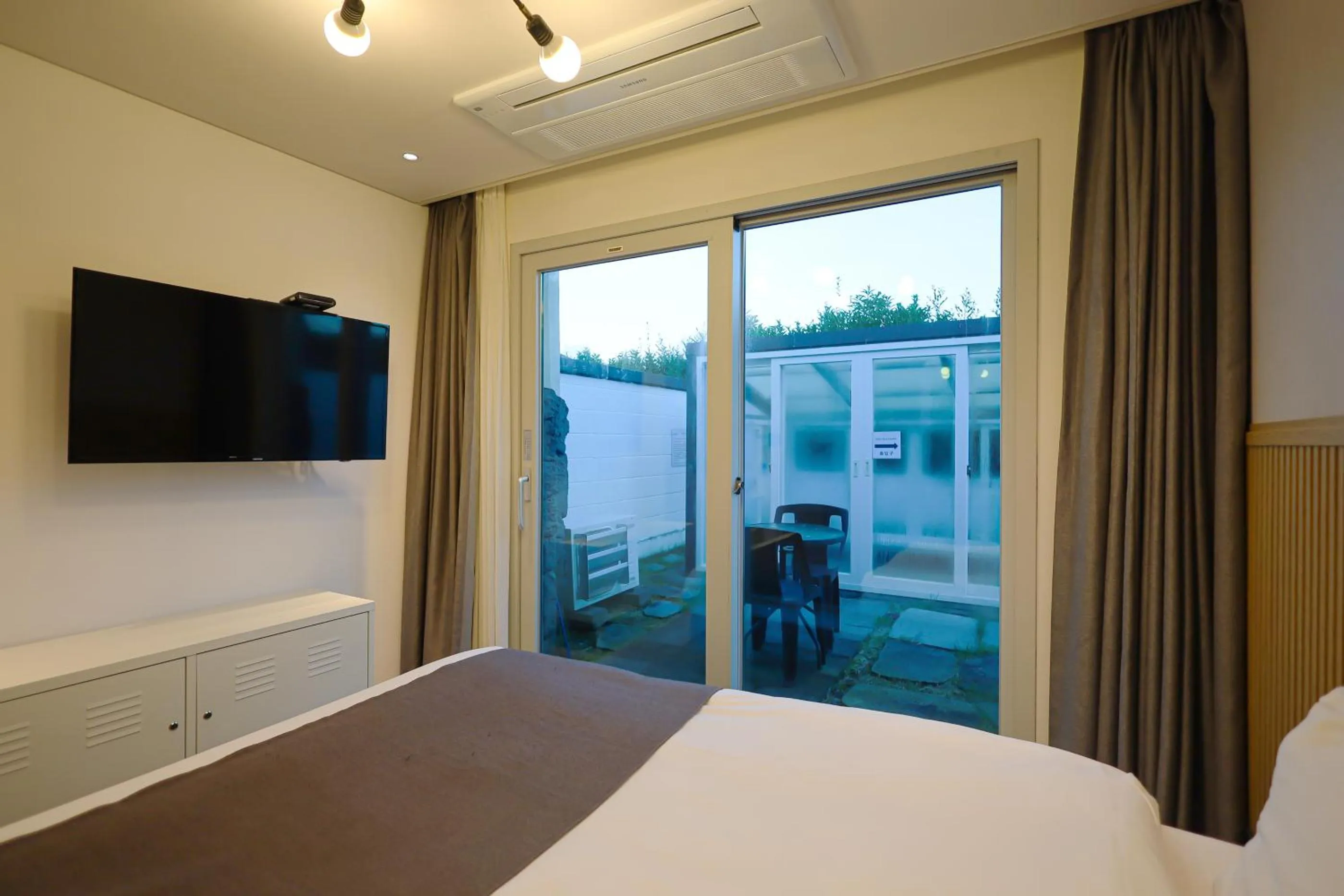 Bedroom, Bed in Pool and Villa Sorang