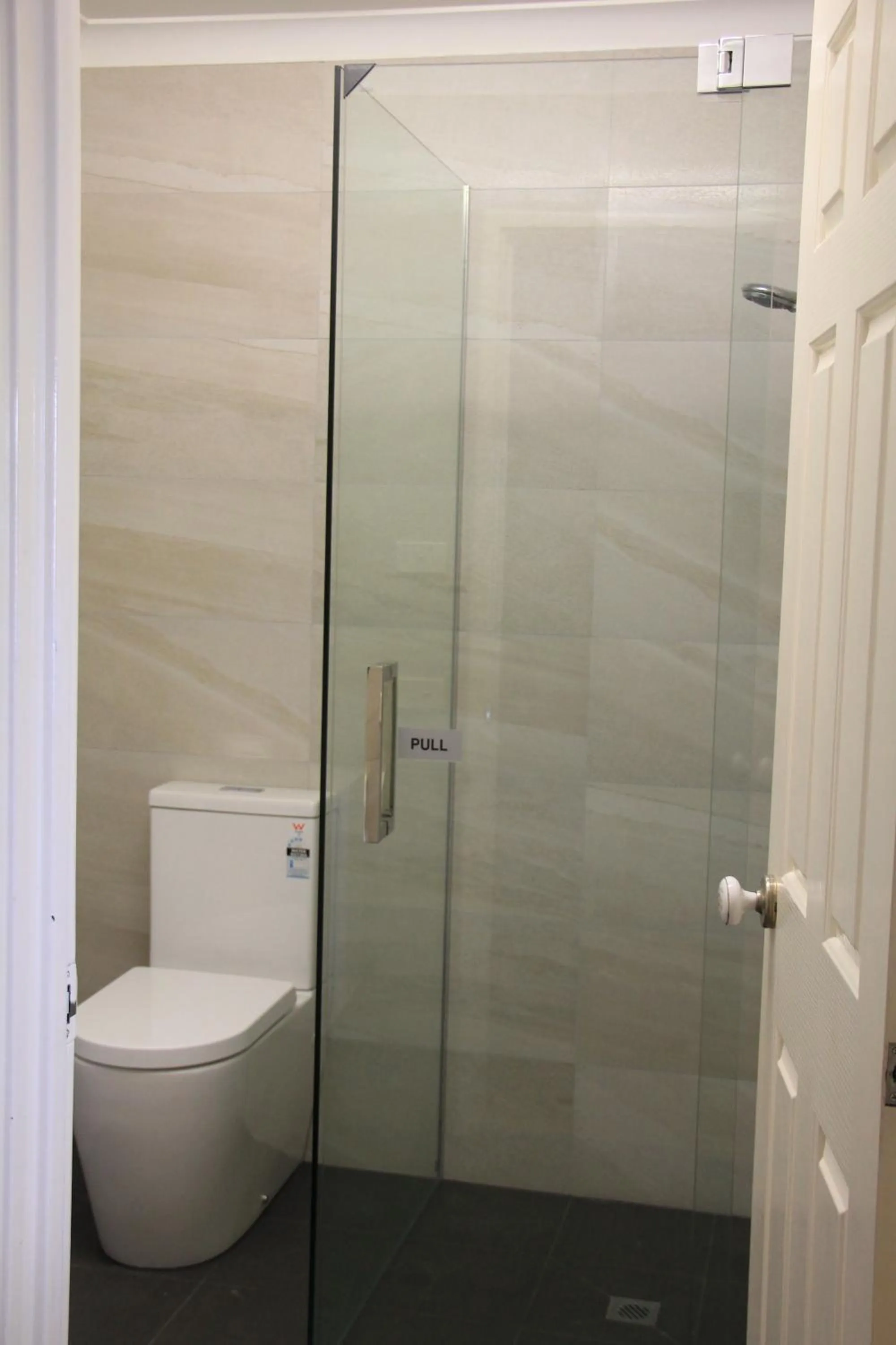 Shower in Busselton Ithaca Motel