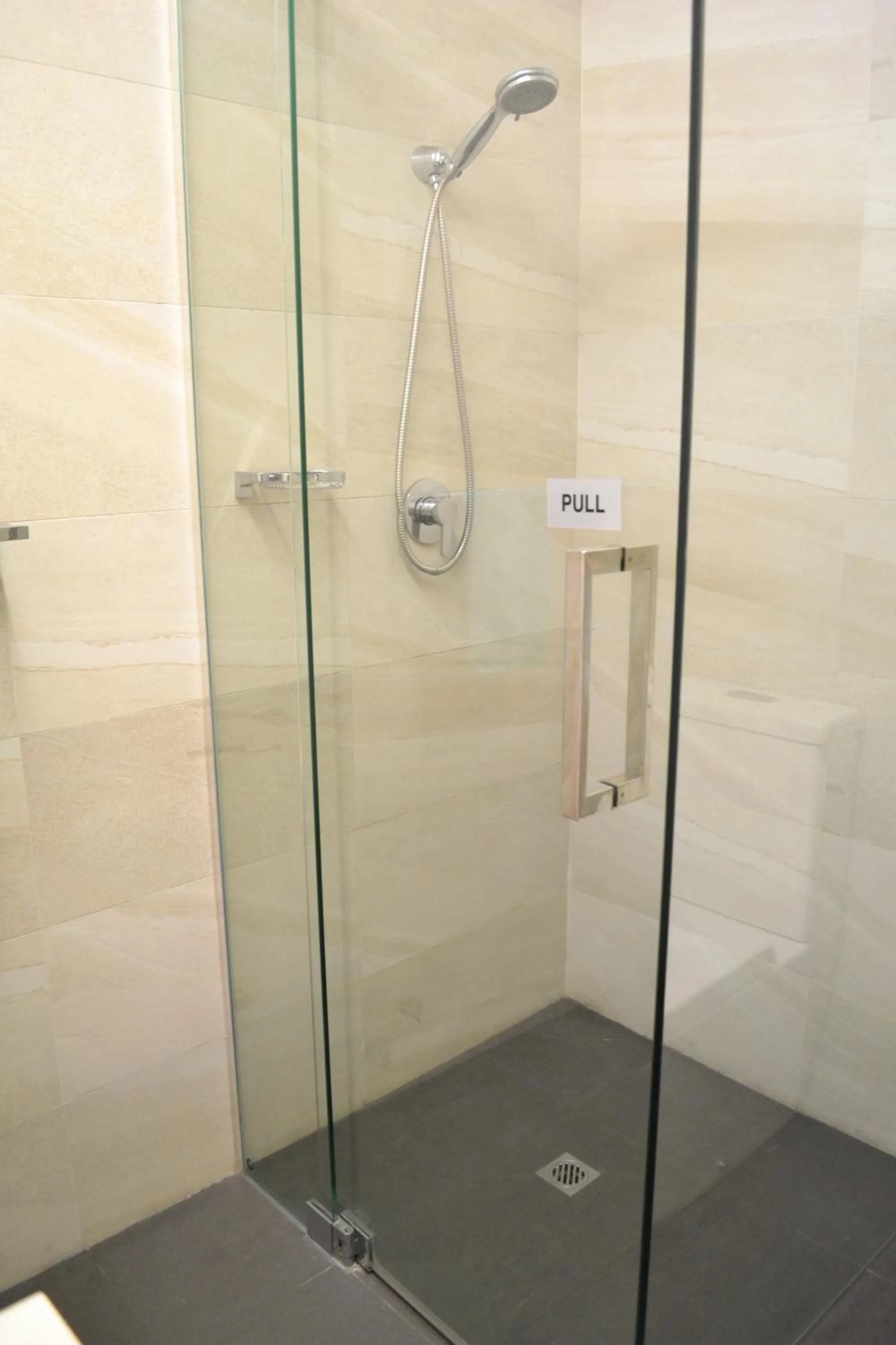 Shower in Busselton Ithaca Motel