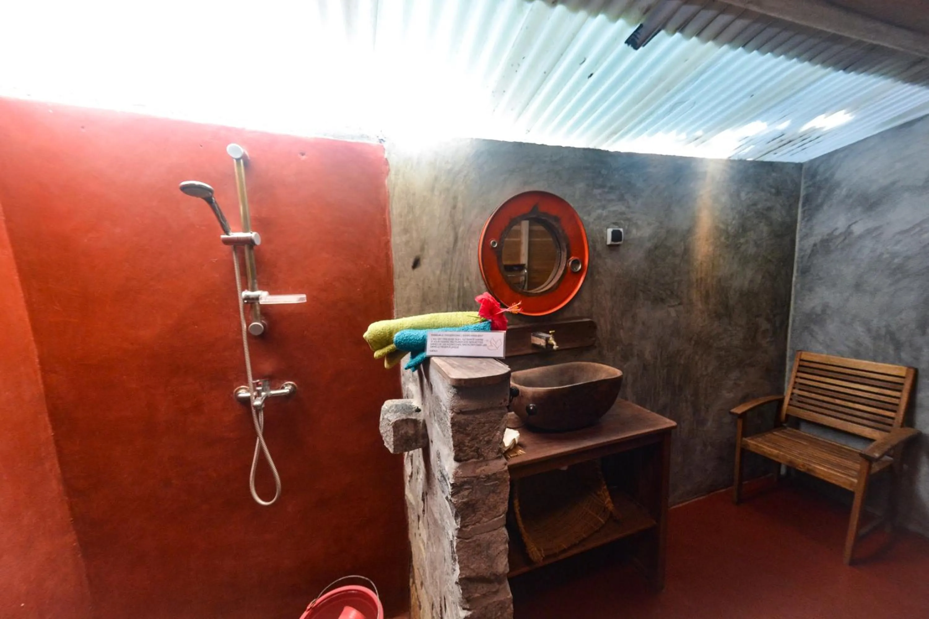 Photo of the whole room in Chez Nath
