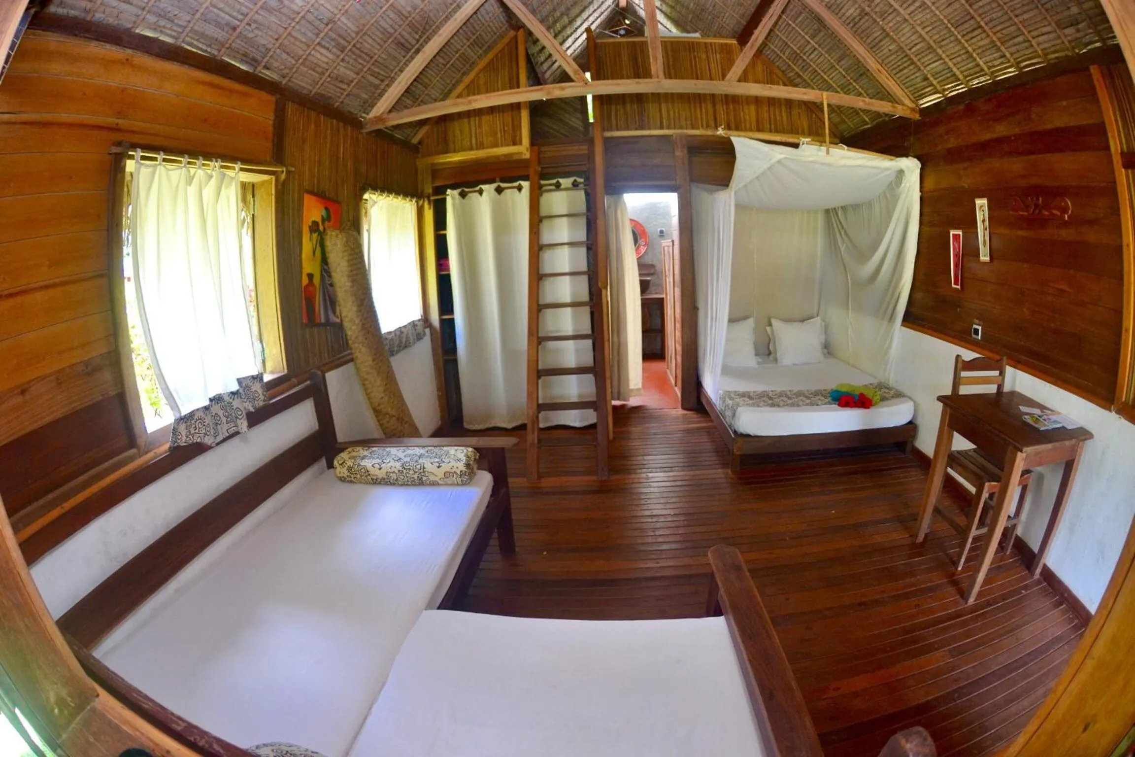 Photo of the whole room, Bed in Chez Nath
