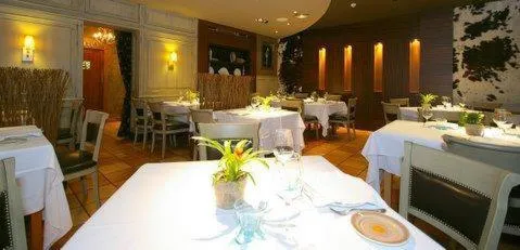 Restaurant/places to eat in Coto Real