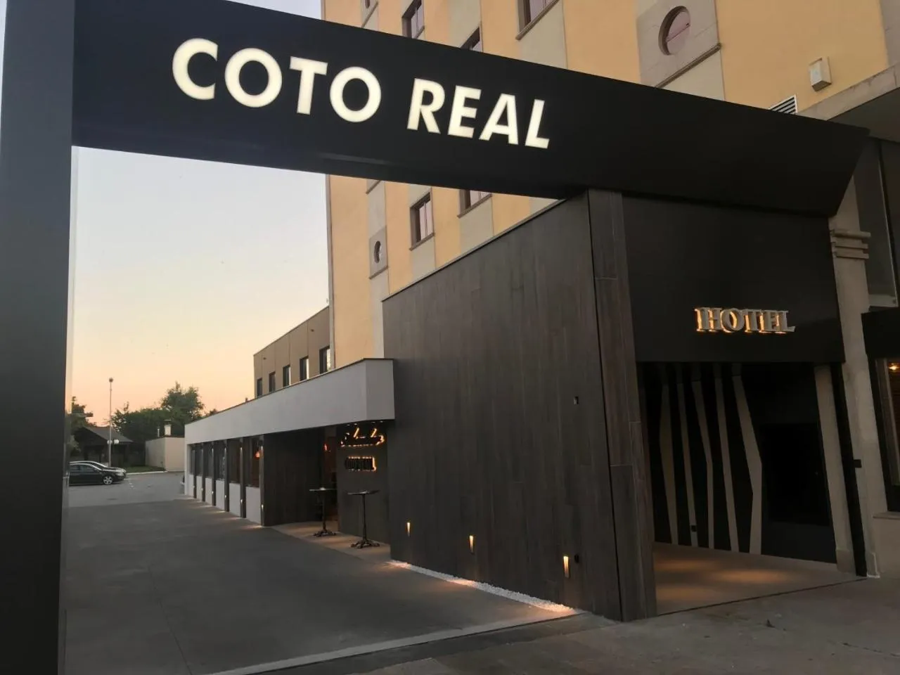 Facade/entrance in Coto Real