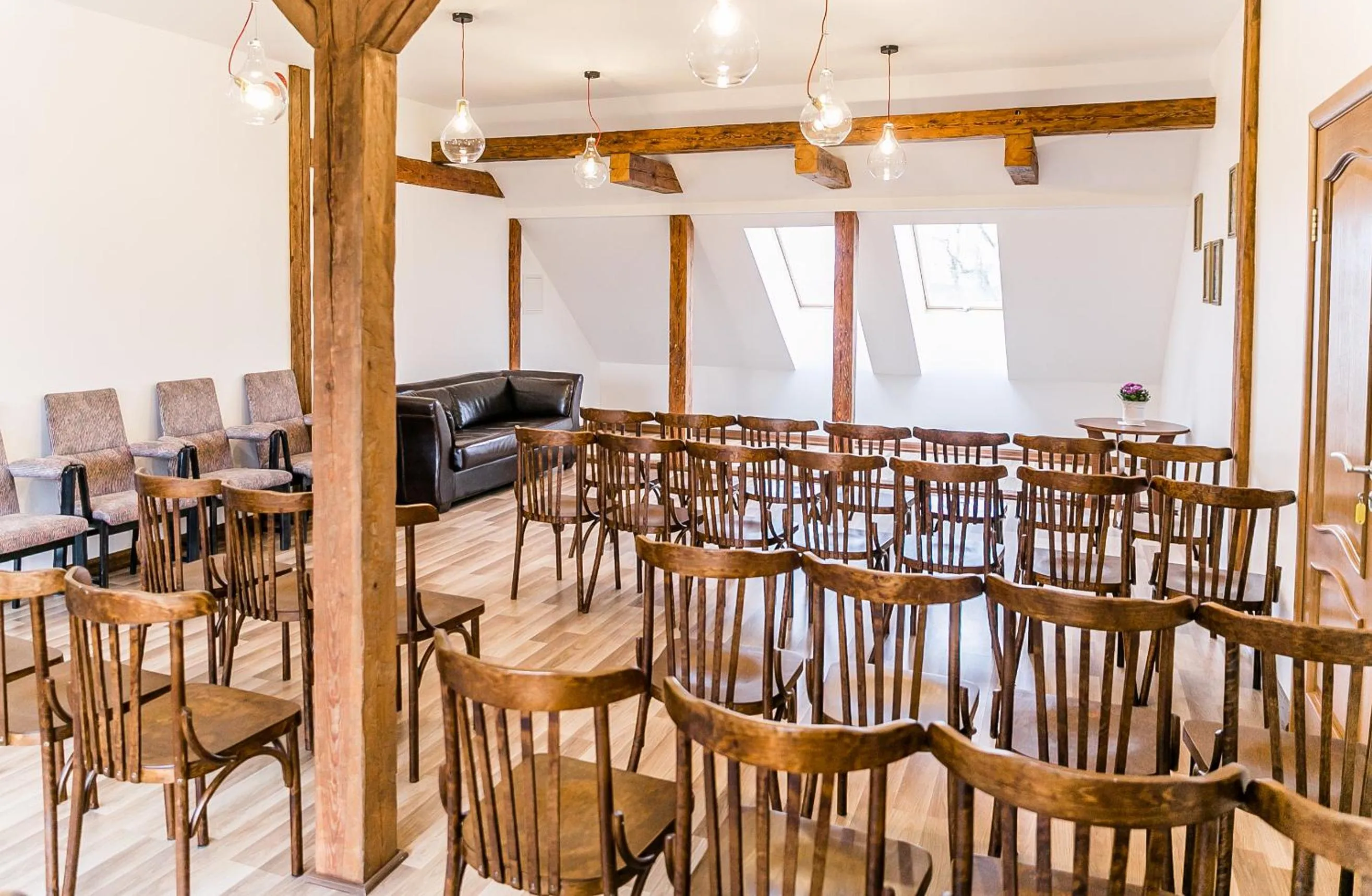 Business facilities in Lindenhoff