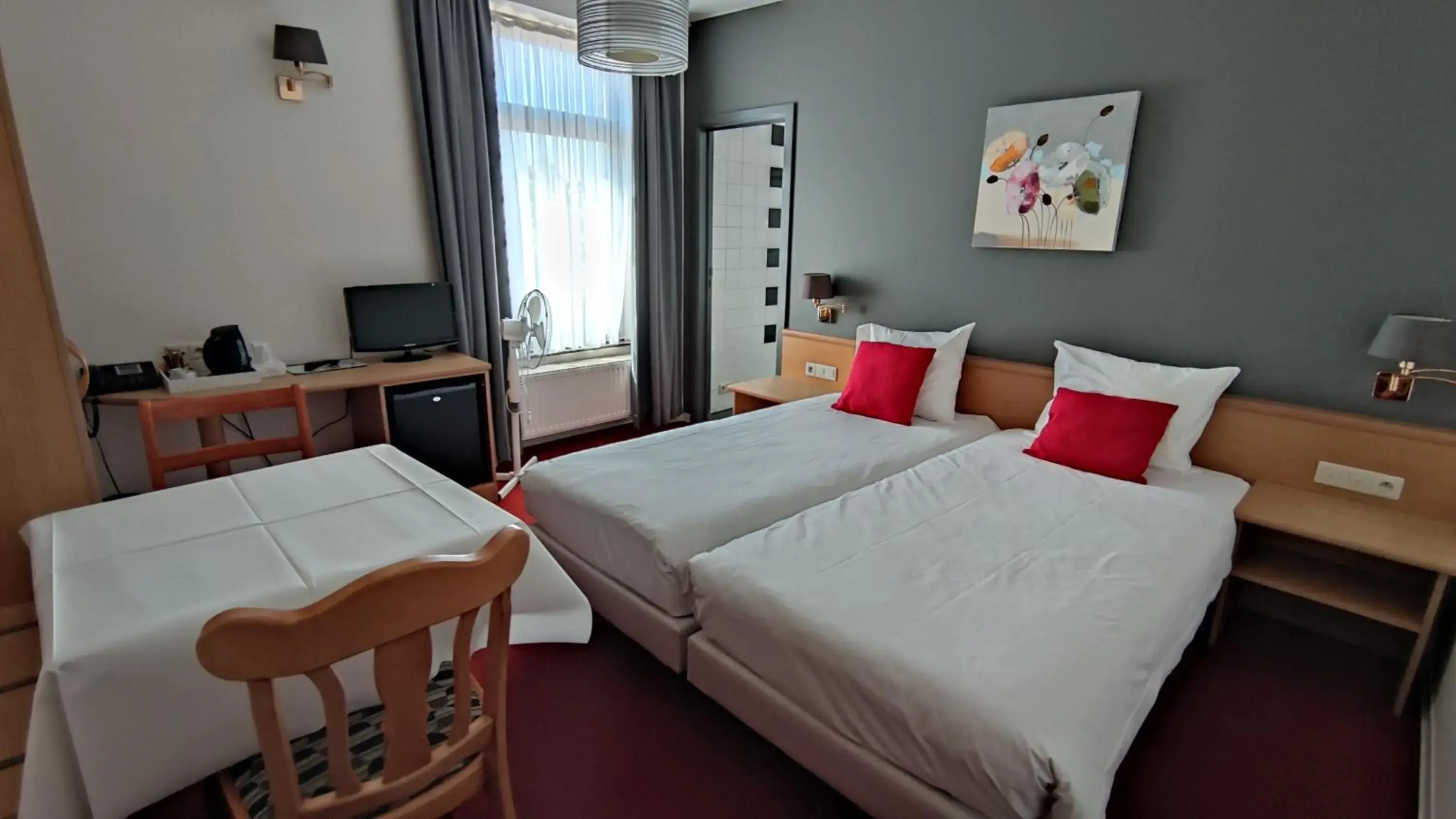 Double or Twin Room - single occupancy in La Chrysalide Double or Twin Room - single occupancy in La Chrysalide