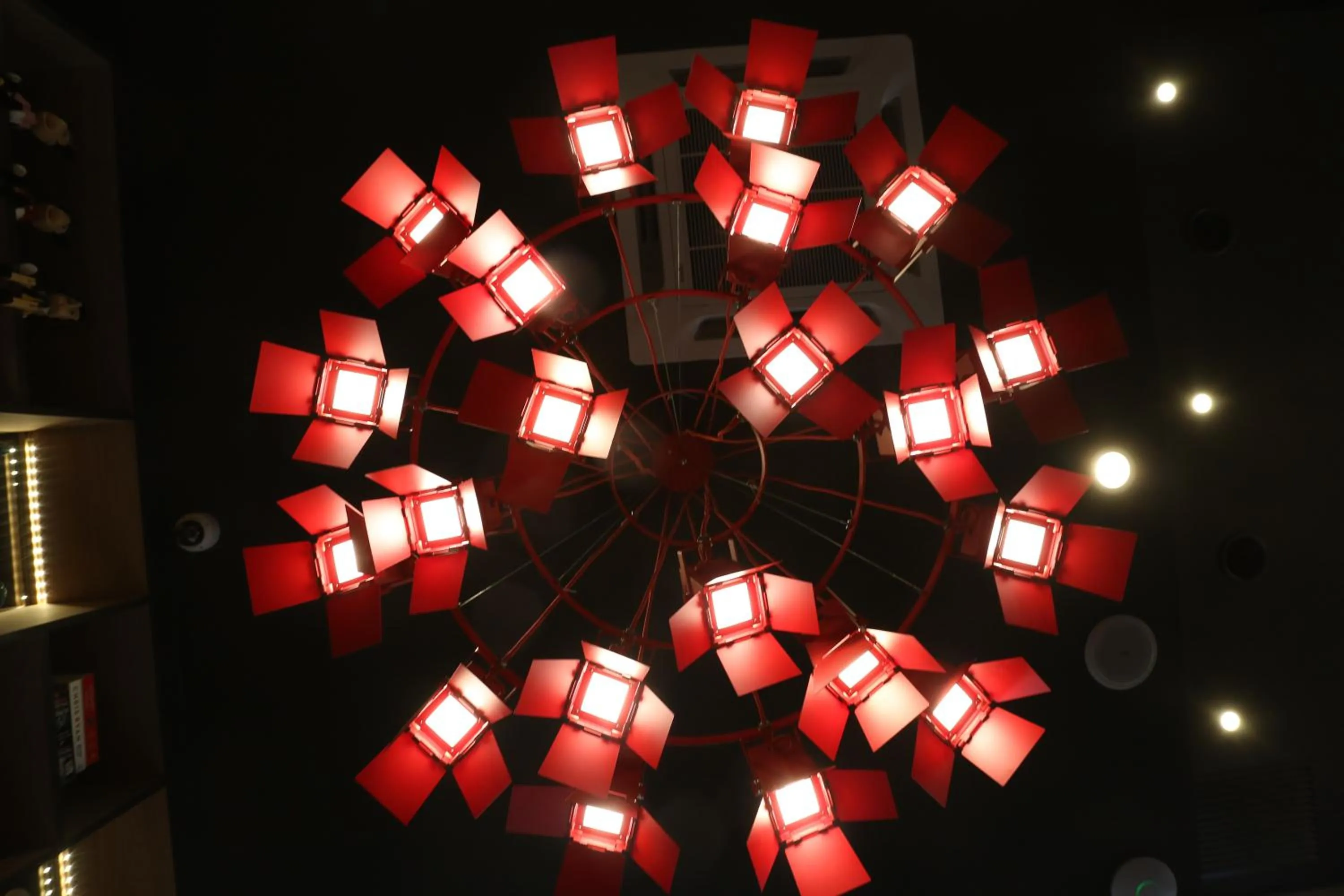 Avenue J Hotel, Central Market