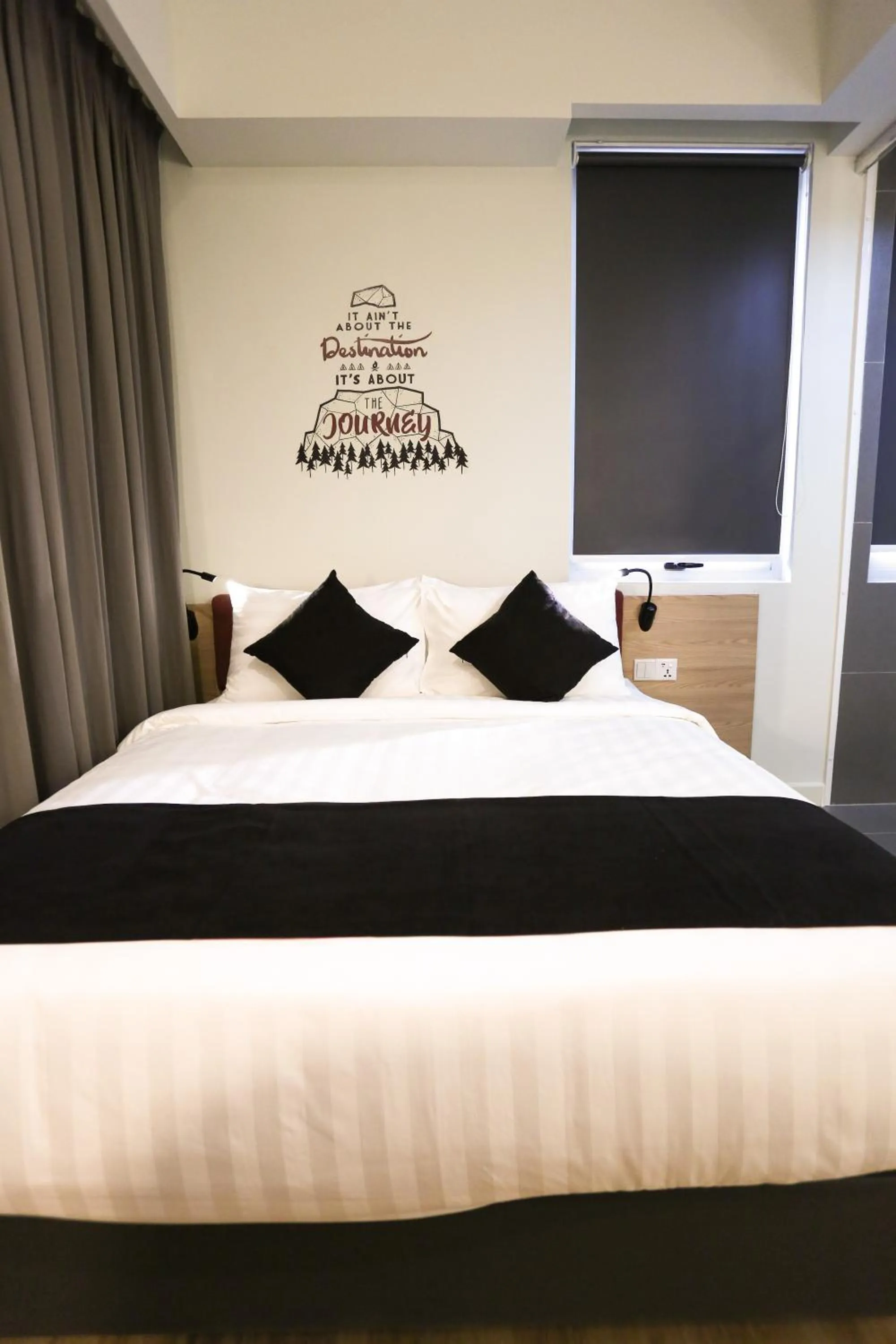 Avenue J Hotel, Central Market