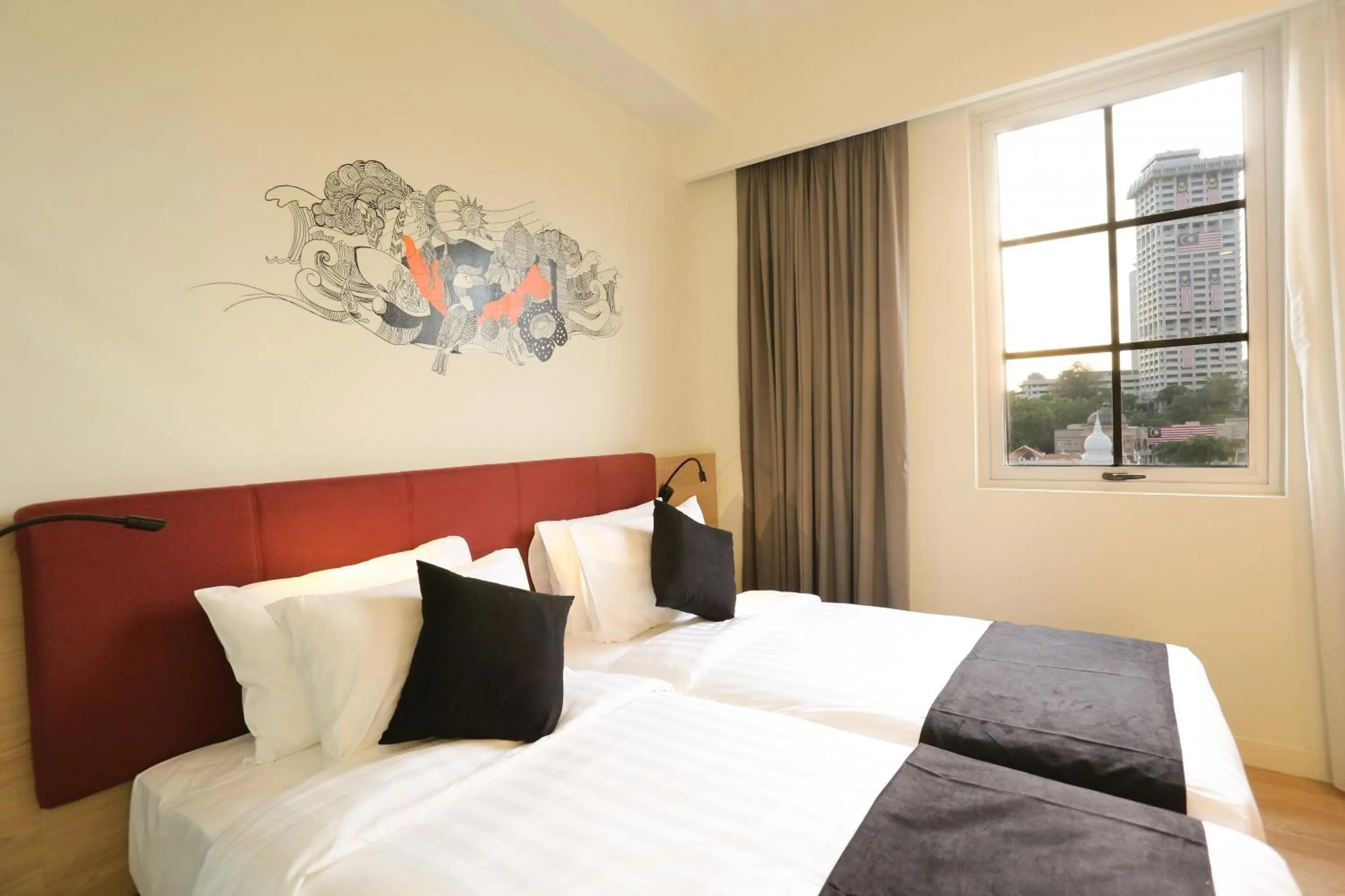 Avenue J Hotel, Central Market