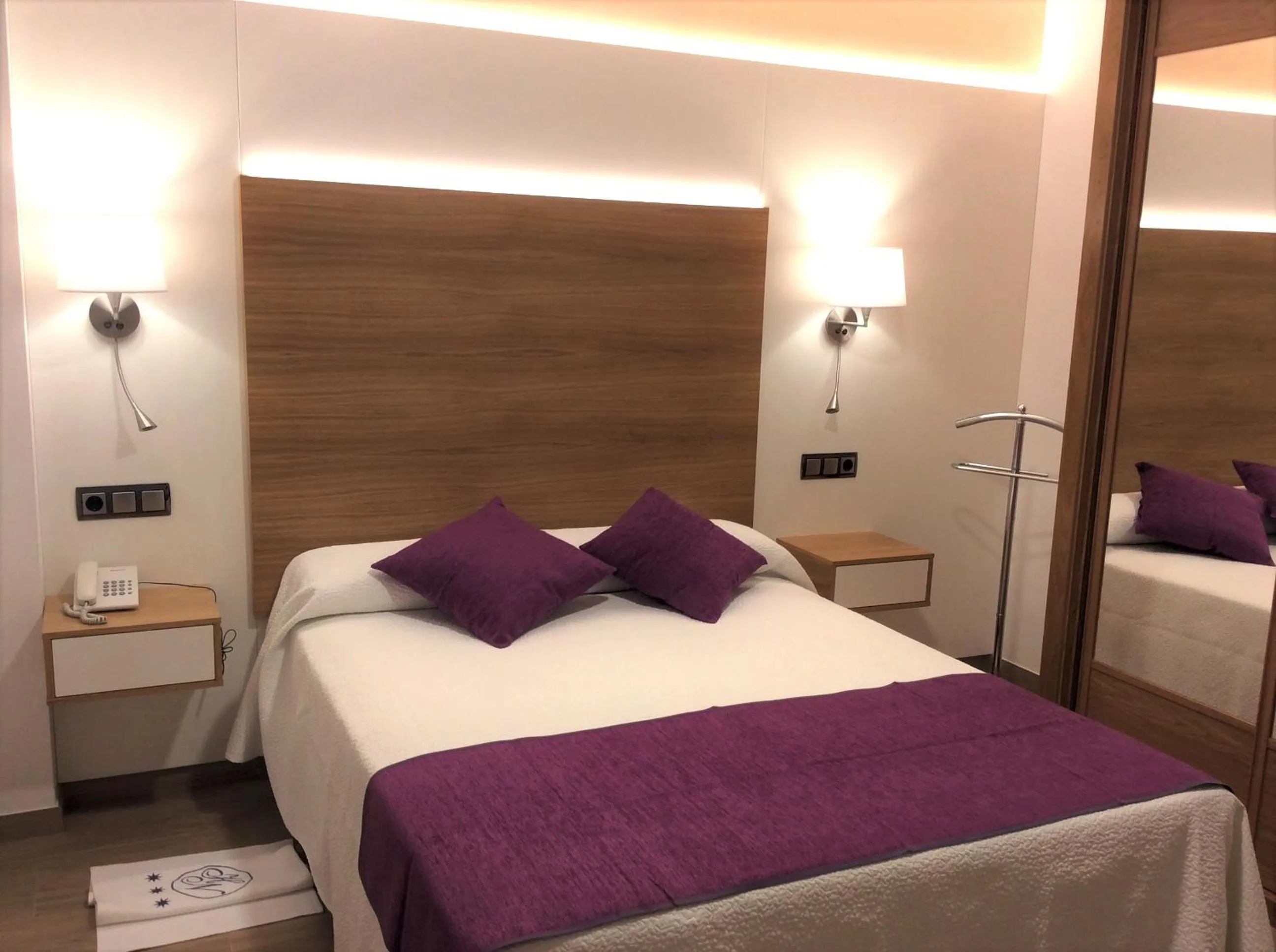 Photo of the whole room, Bed in Hotel La Noyesa *** Superior