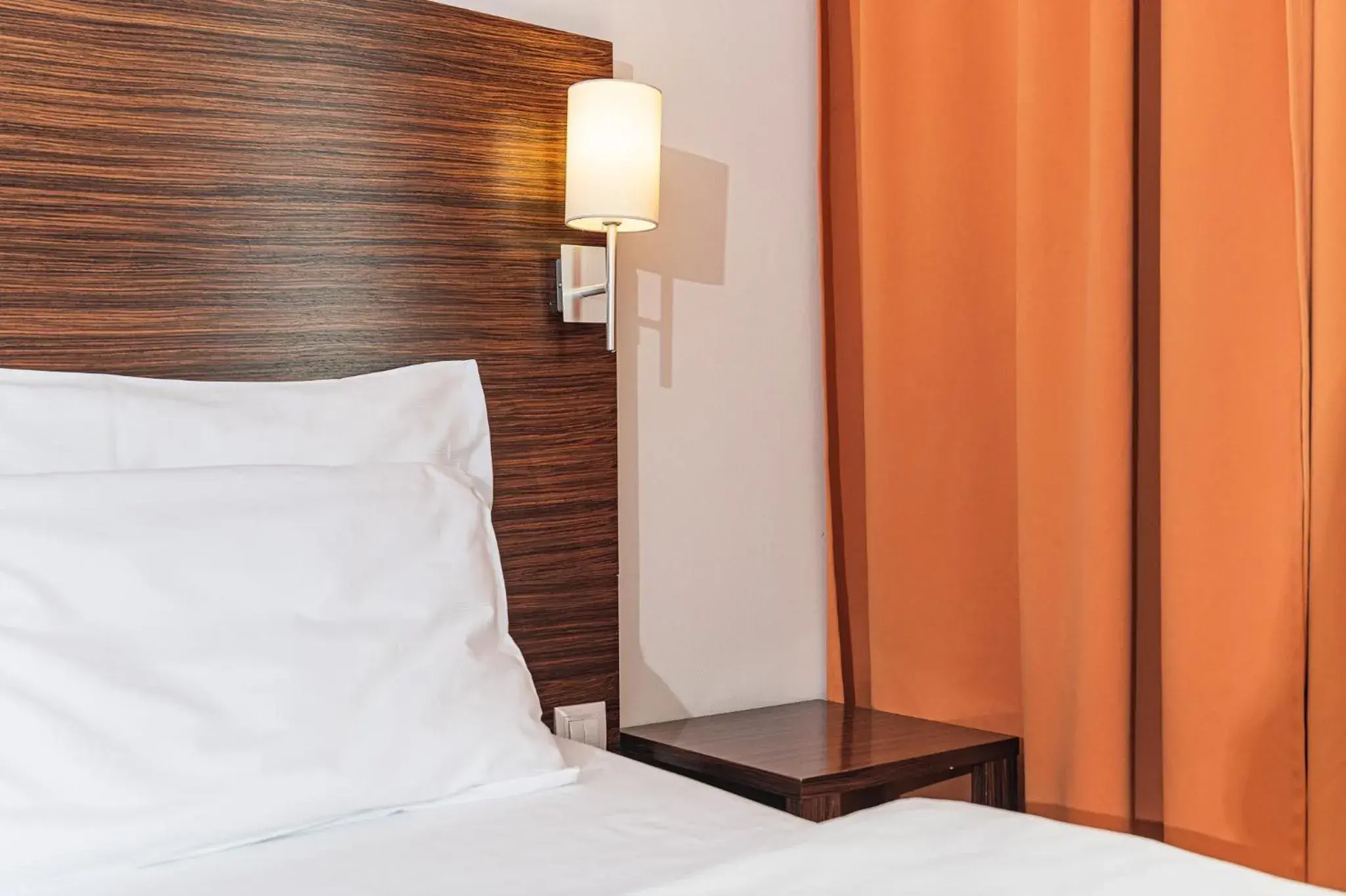 Double or Twin Room with Extra Bed in Hotel Euro Double or Twin Room with Extra Bed in Hotel Euro