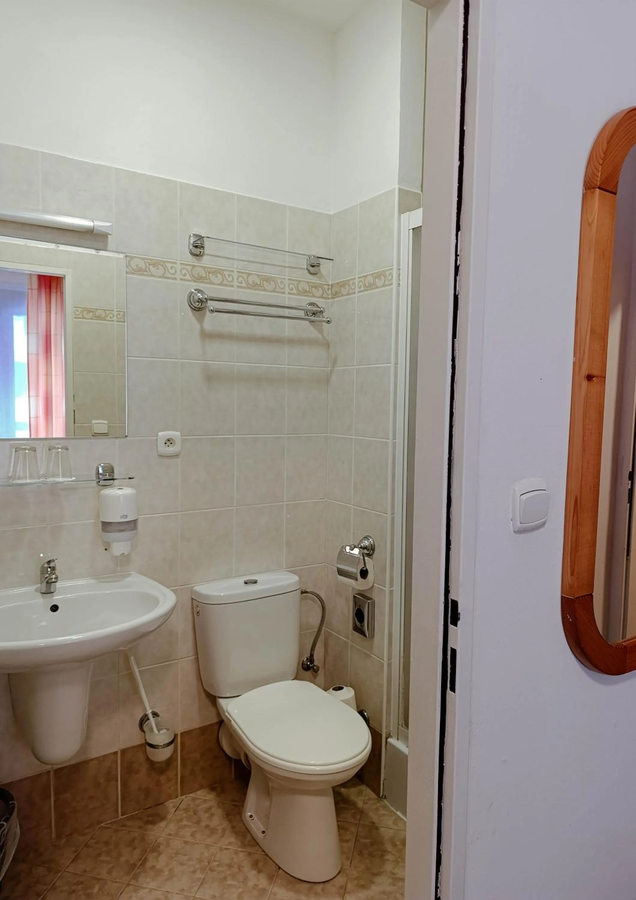 Shower in Hotel Esprit