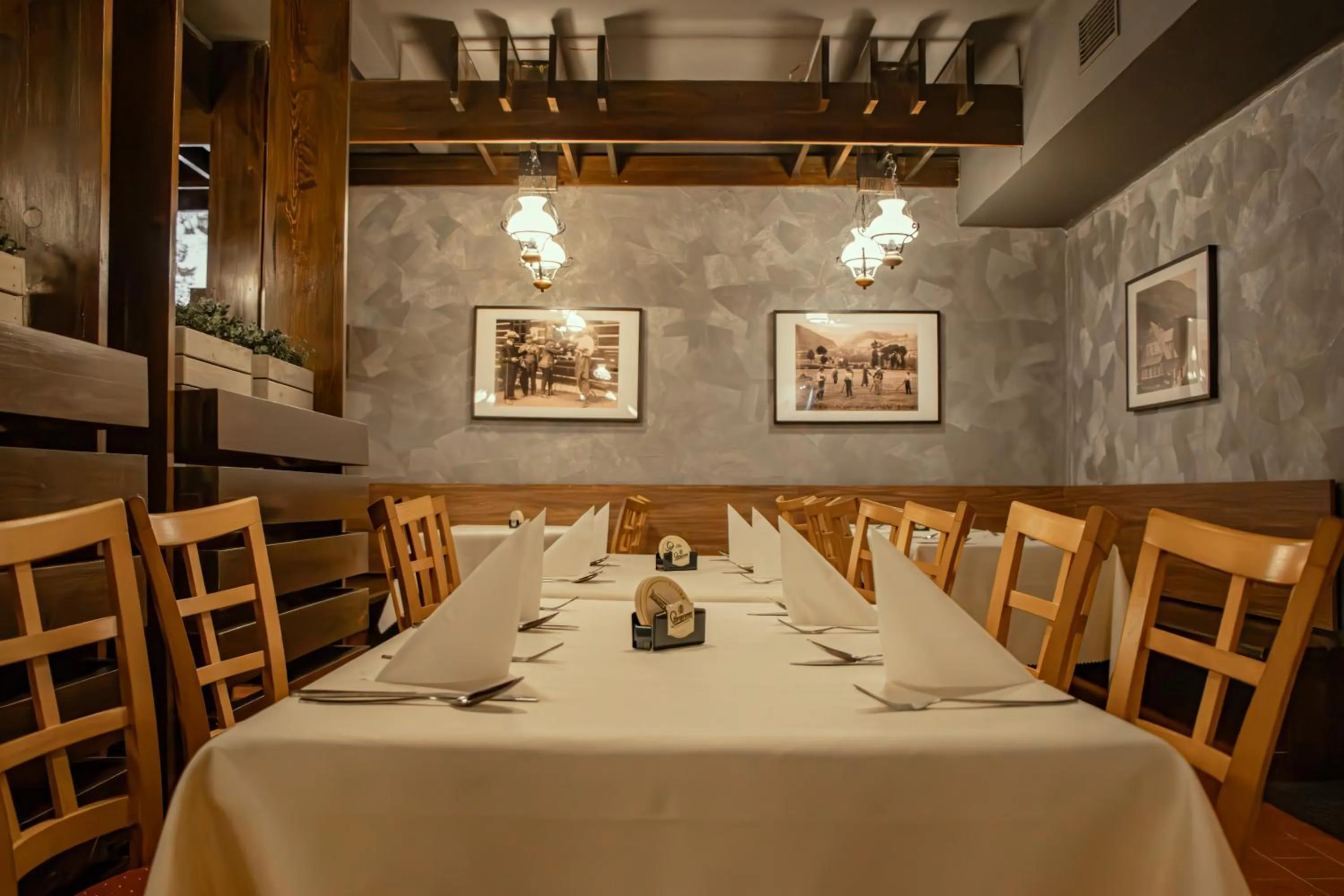 Restaurant/places to eat in Hotel Esprit