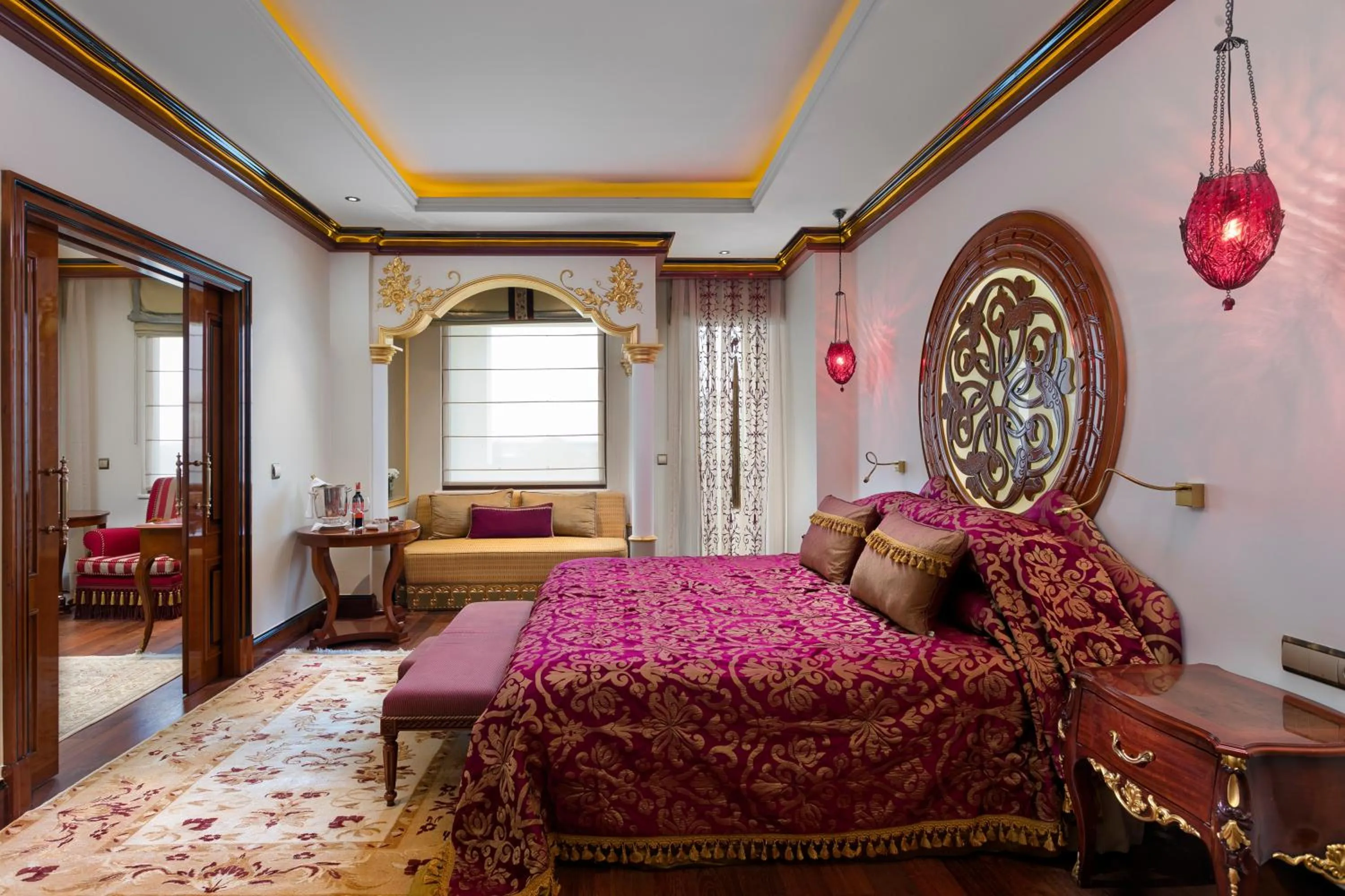 Photo of the whole room, Bed in Titanic Mardan Palace