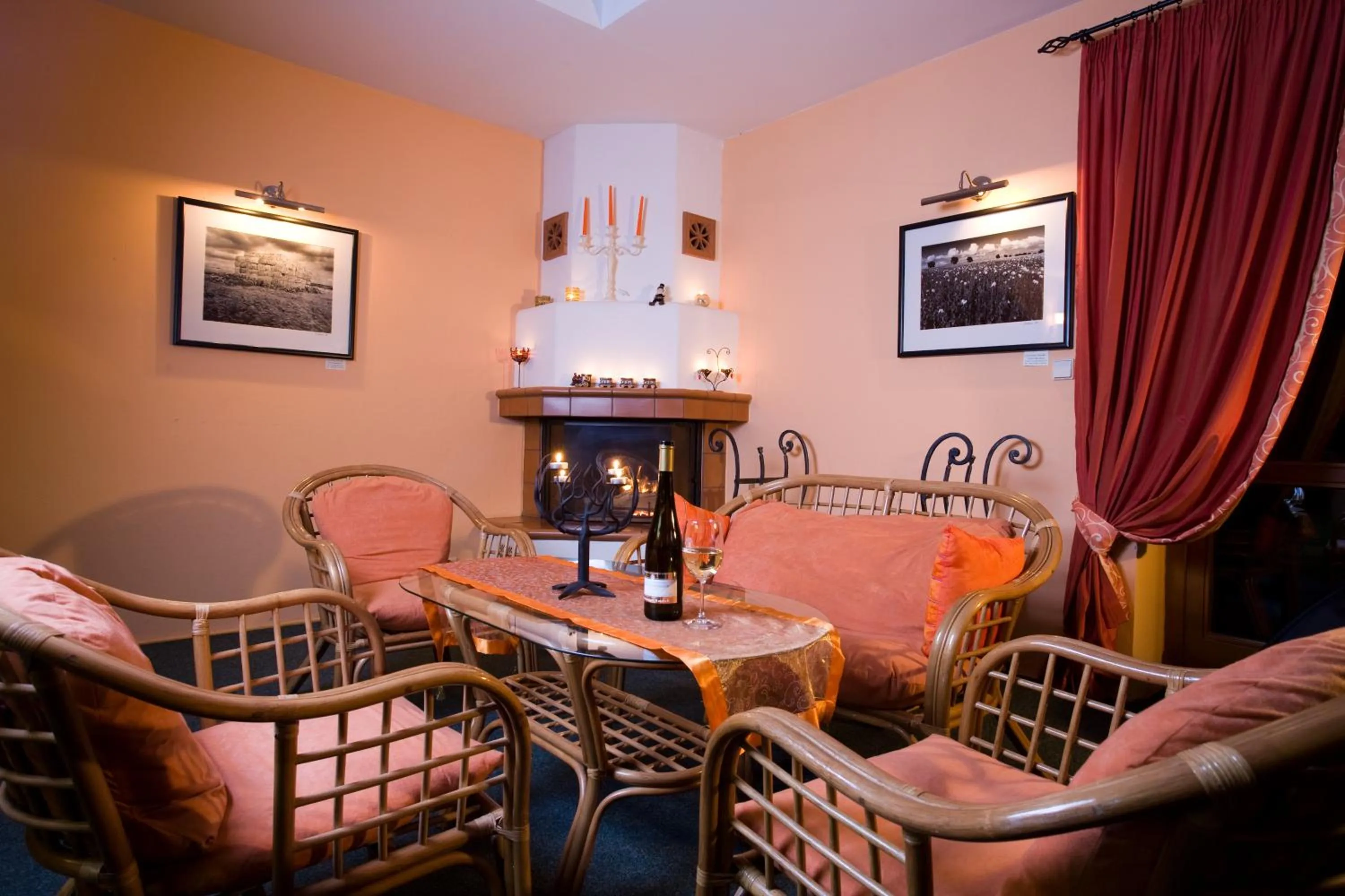 Restaurant/places to eat in Hotel N