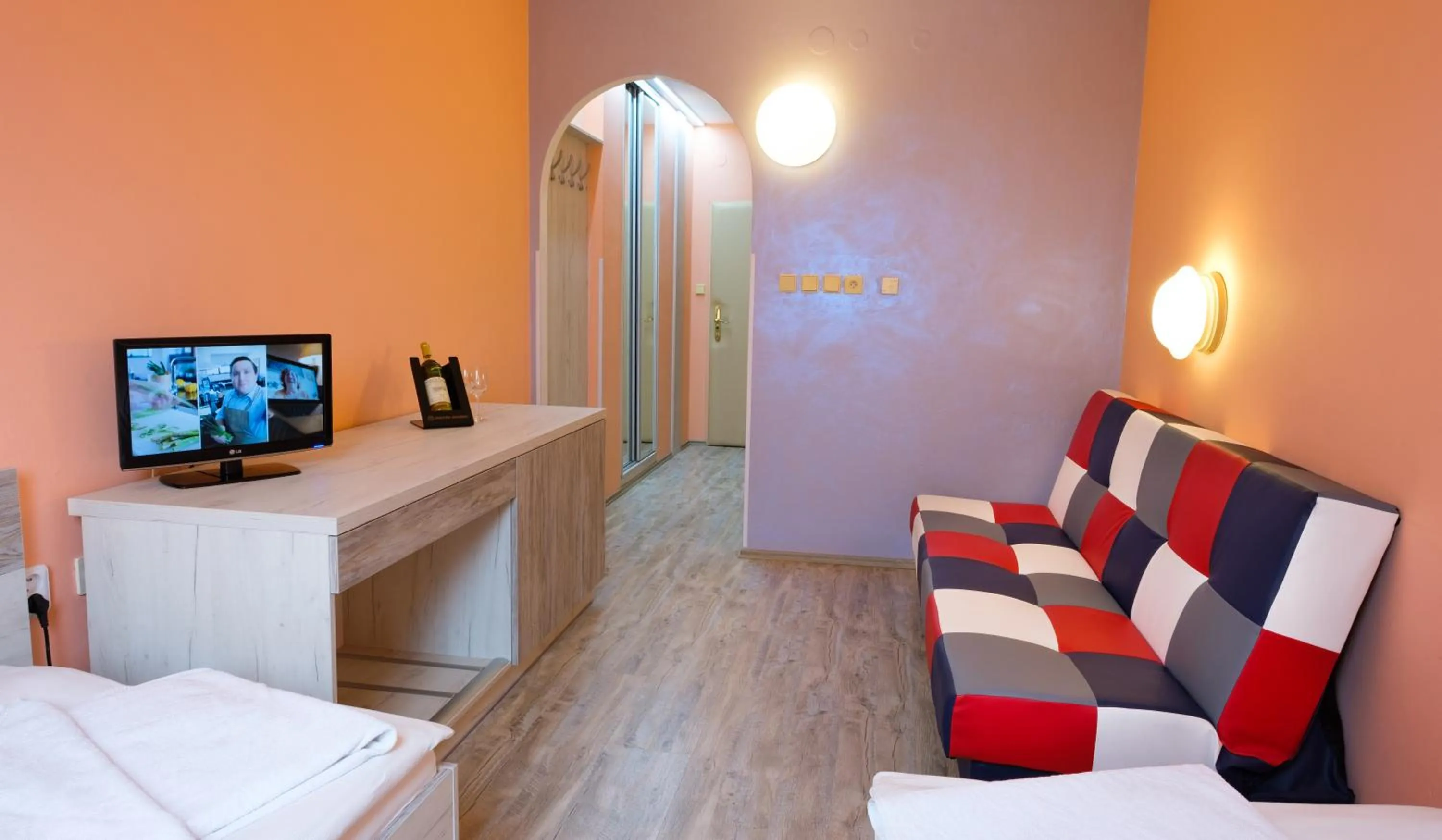 Photo of the whole room, Bed in Hotel N