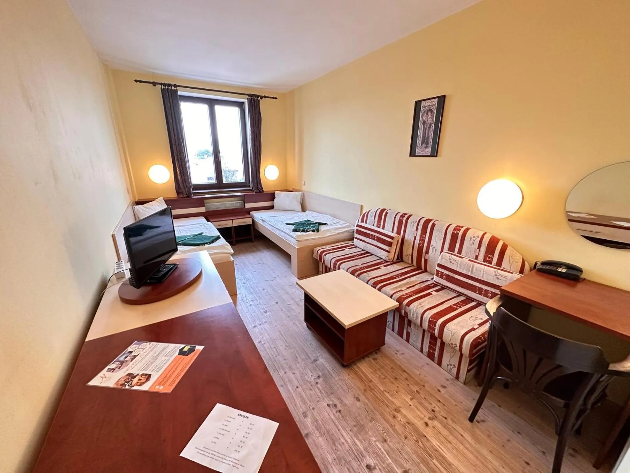 Photo of the whole room, Bed in Hotel N