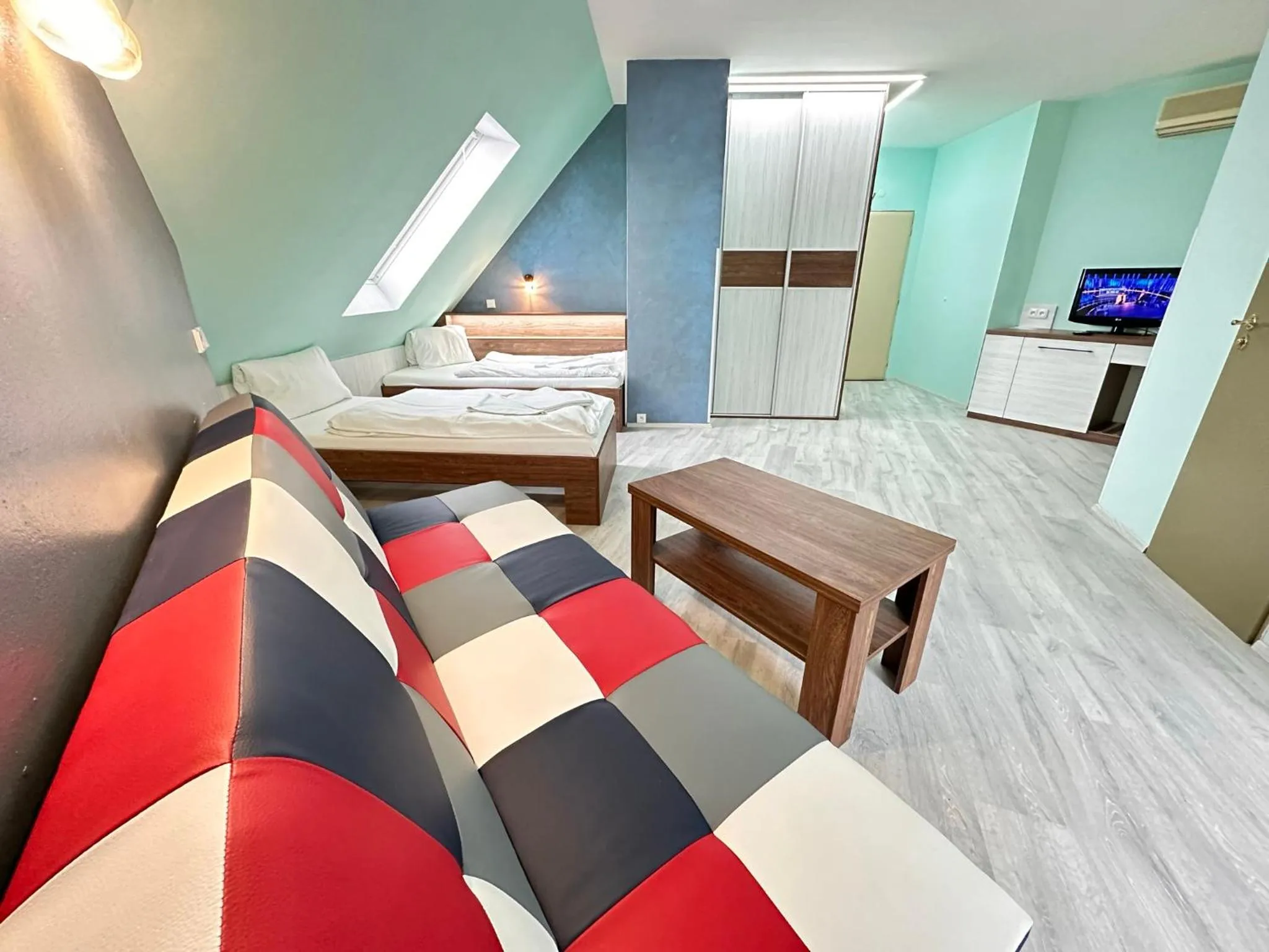 Photo of the whole room, Bed in Hotel N