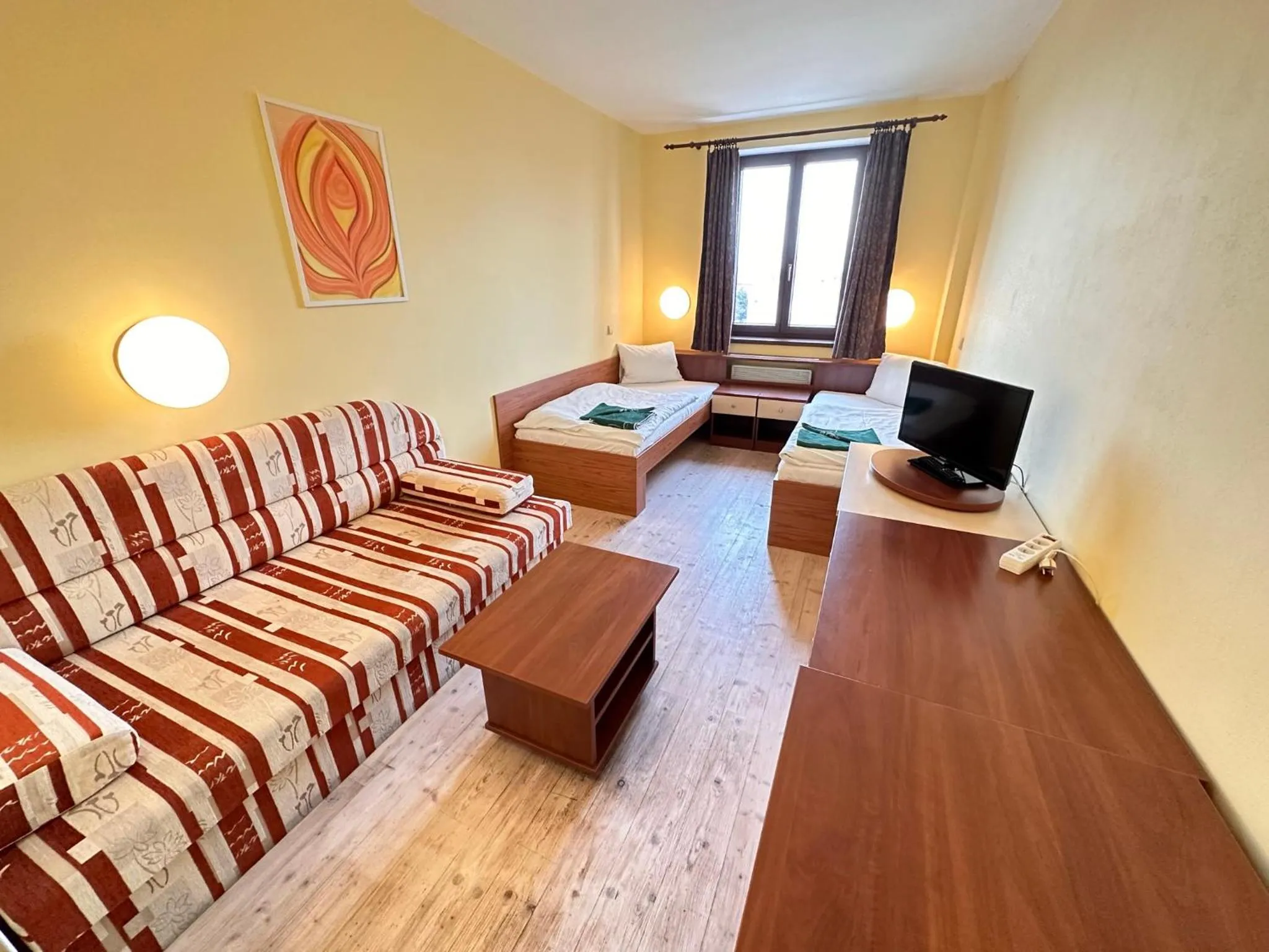 Photo of the whole room in Hotel N