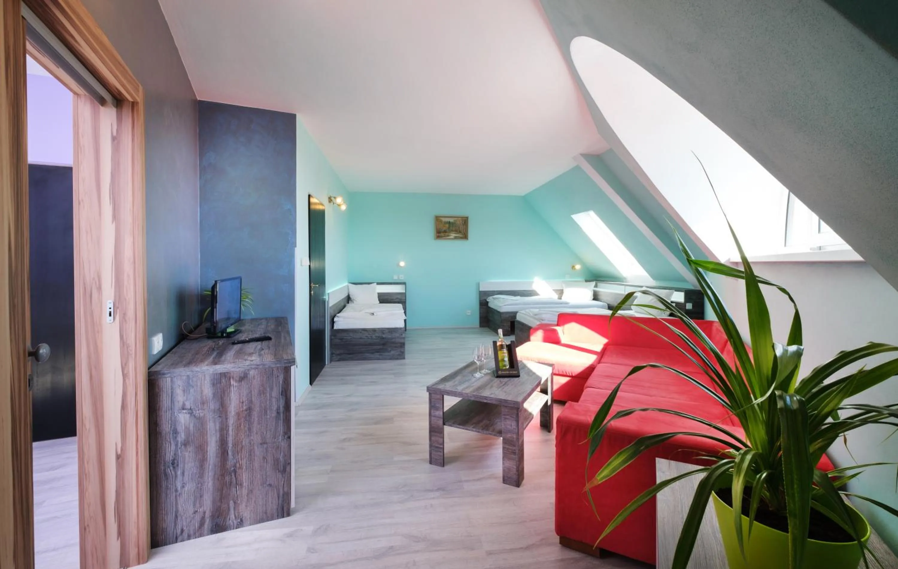 Living room, Bed in Hotel N