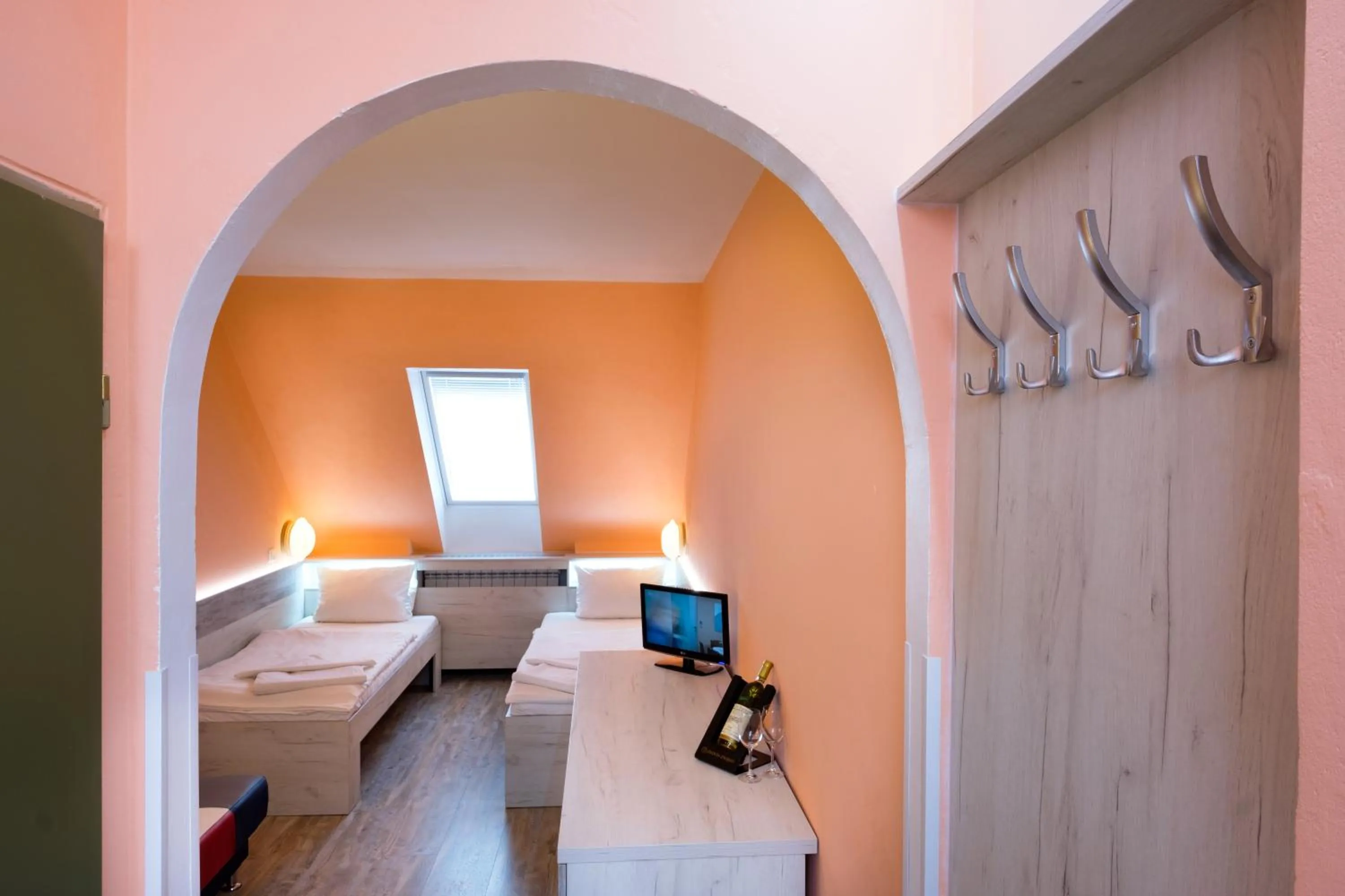 Photo of the whole room, Bed in Hotel N