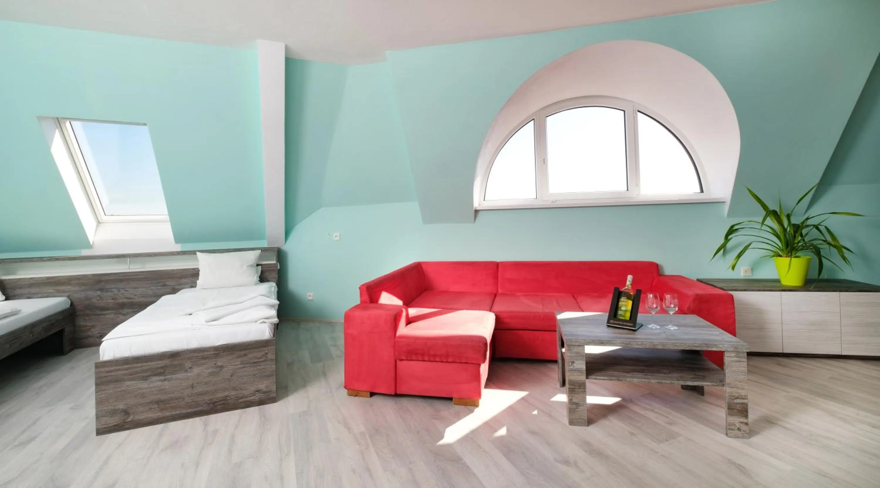 Photo of the whole room, Bed in Hotel N