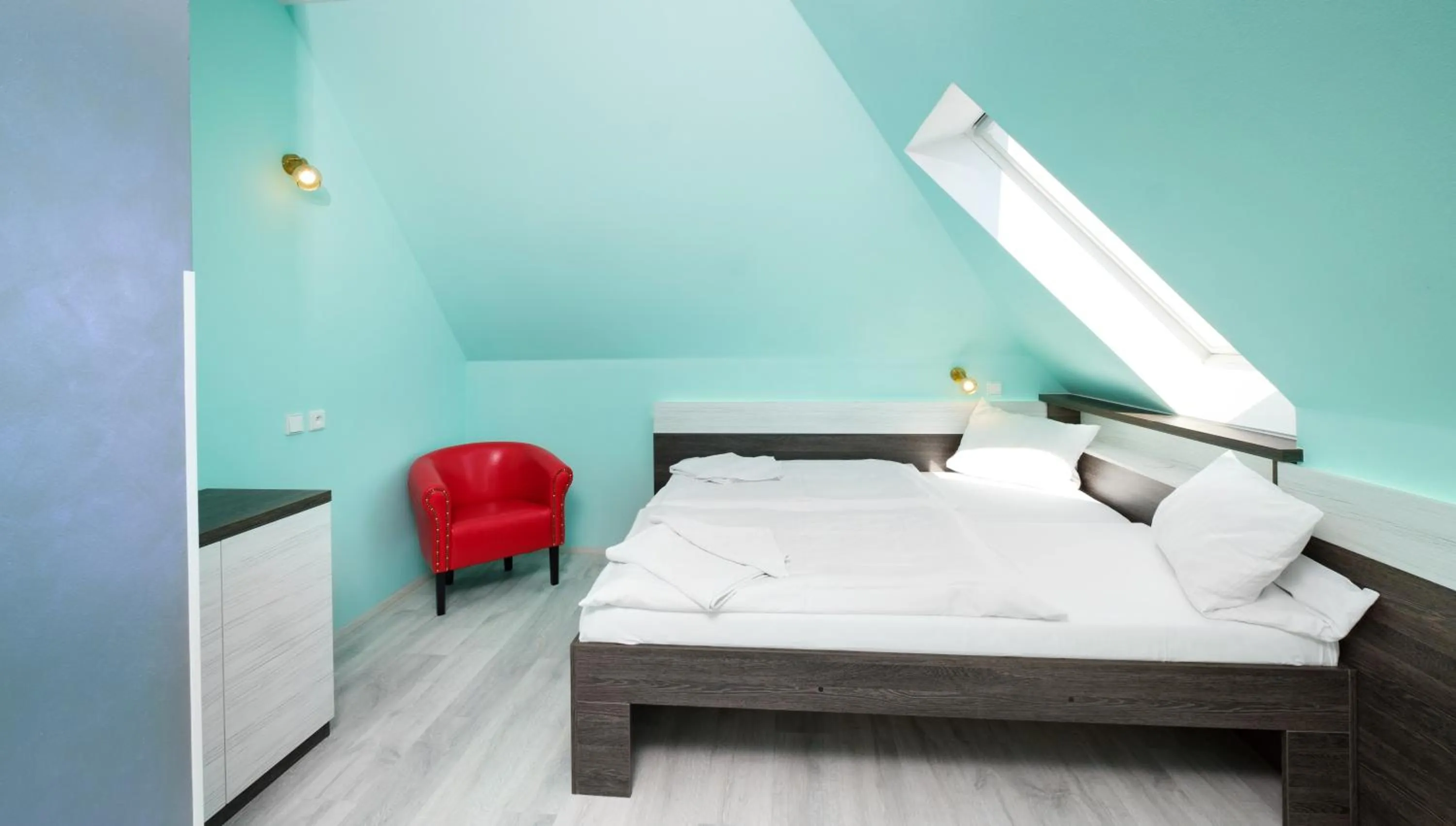 Bedroom, Bed in Hotel N